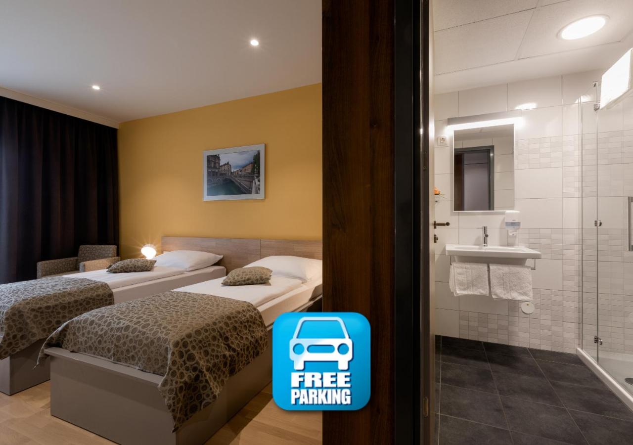 Double or Twin Room photo 3