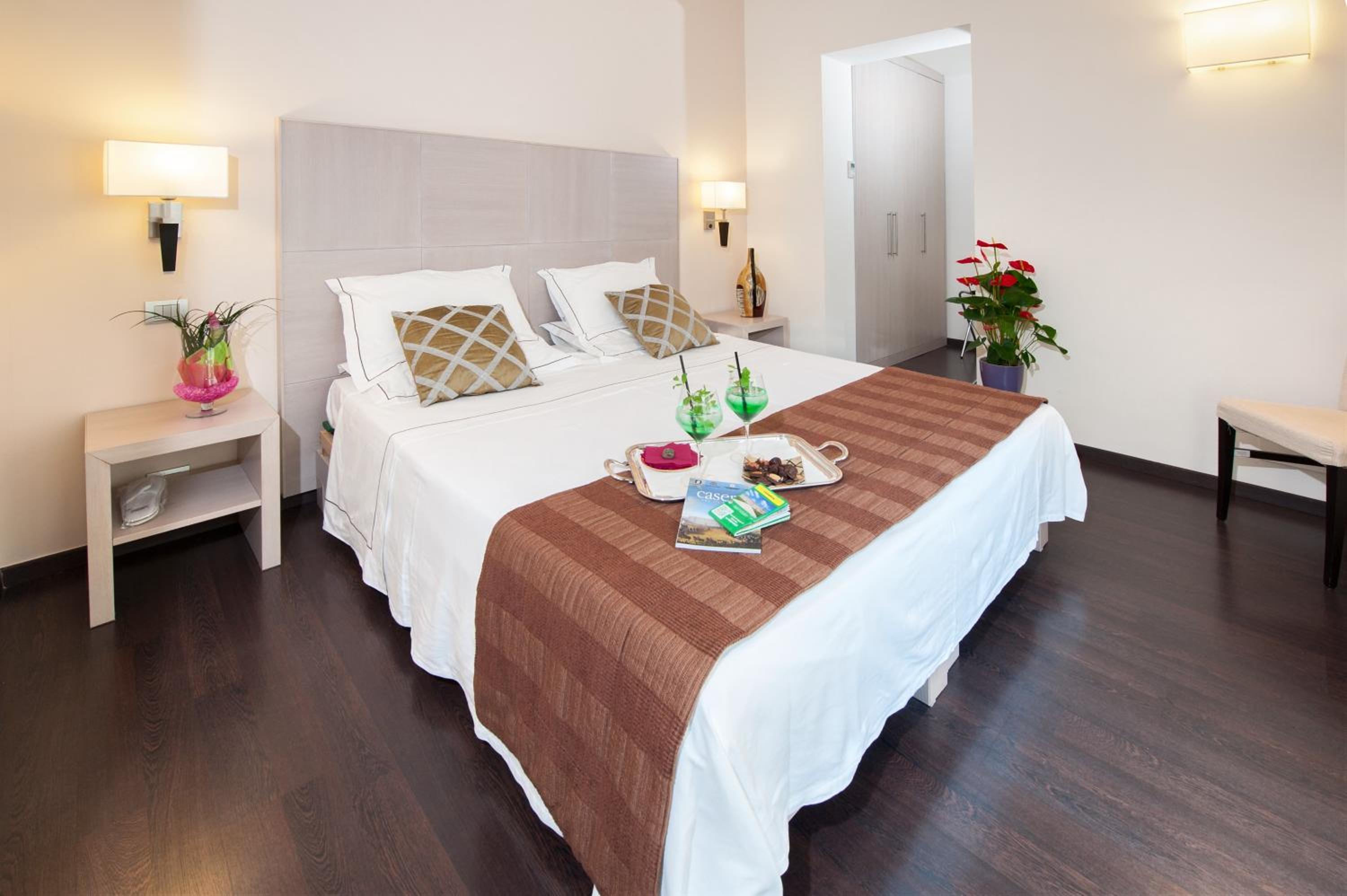 Junior Suite (2 Adults) photo 1