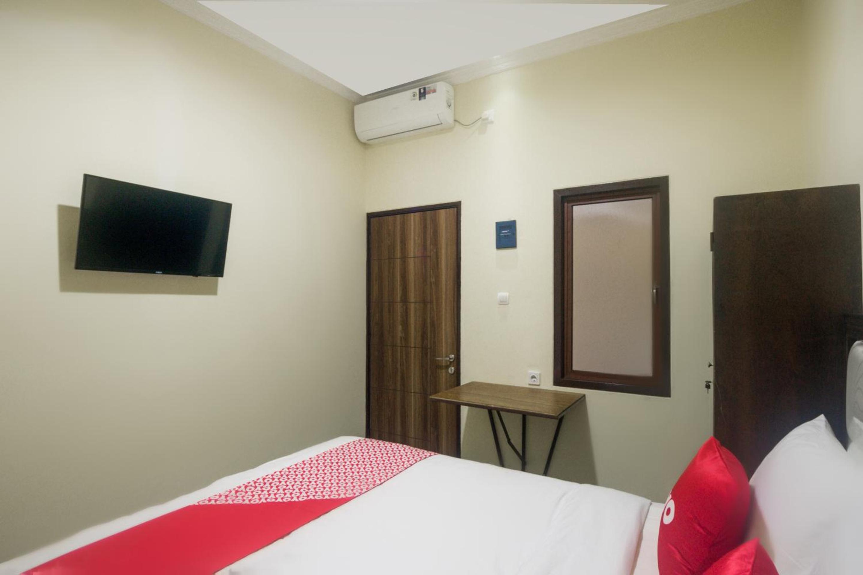Deluxe Double Room - Photo 11