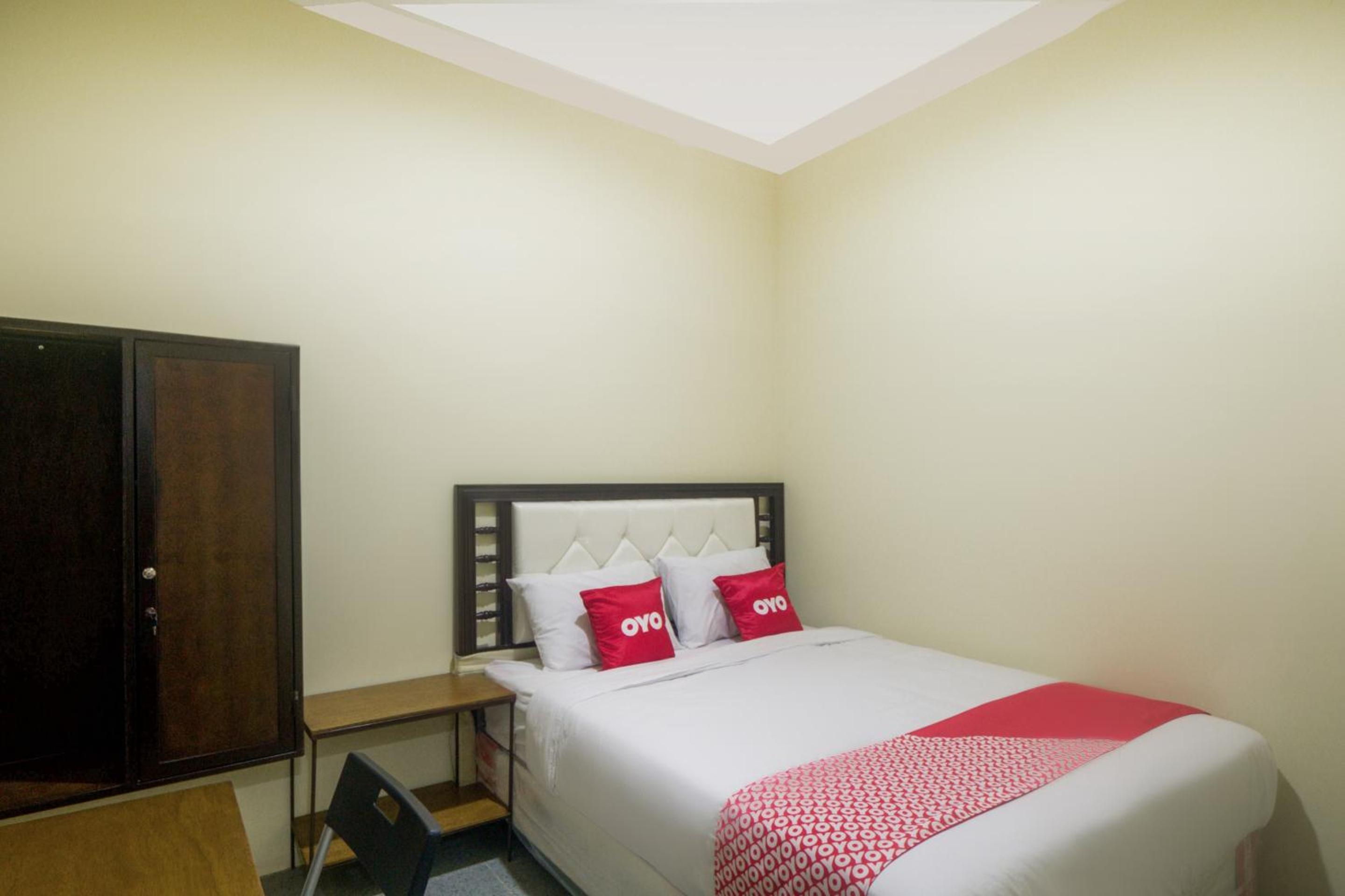 Deluxe Double Room - Photo 13