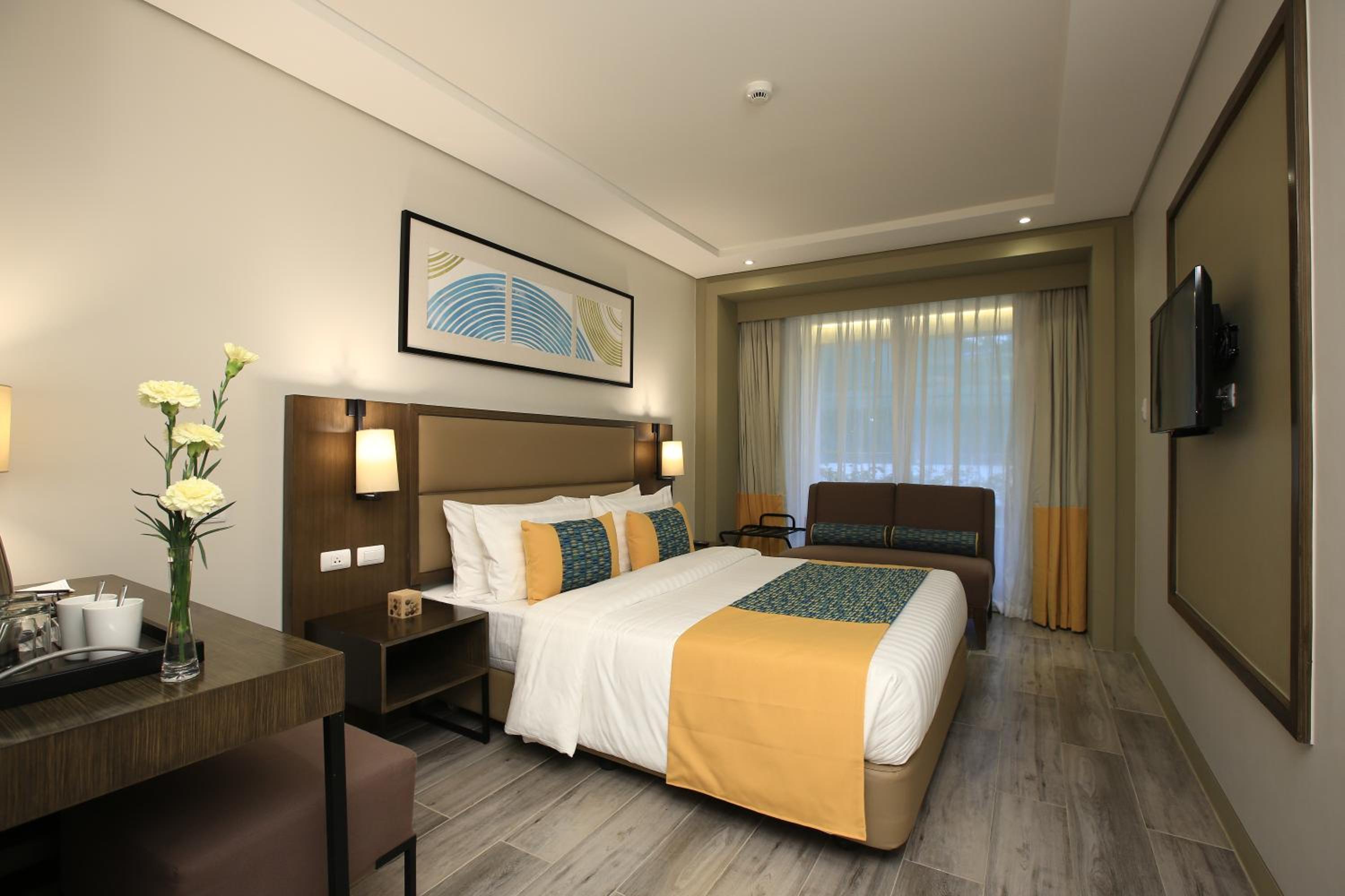 One Bedroom Executive Suite with Living Room - Photo 6