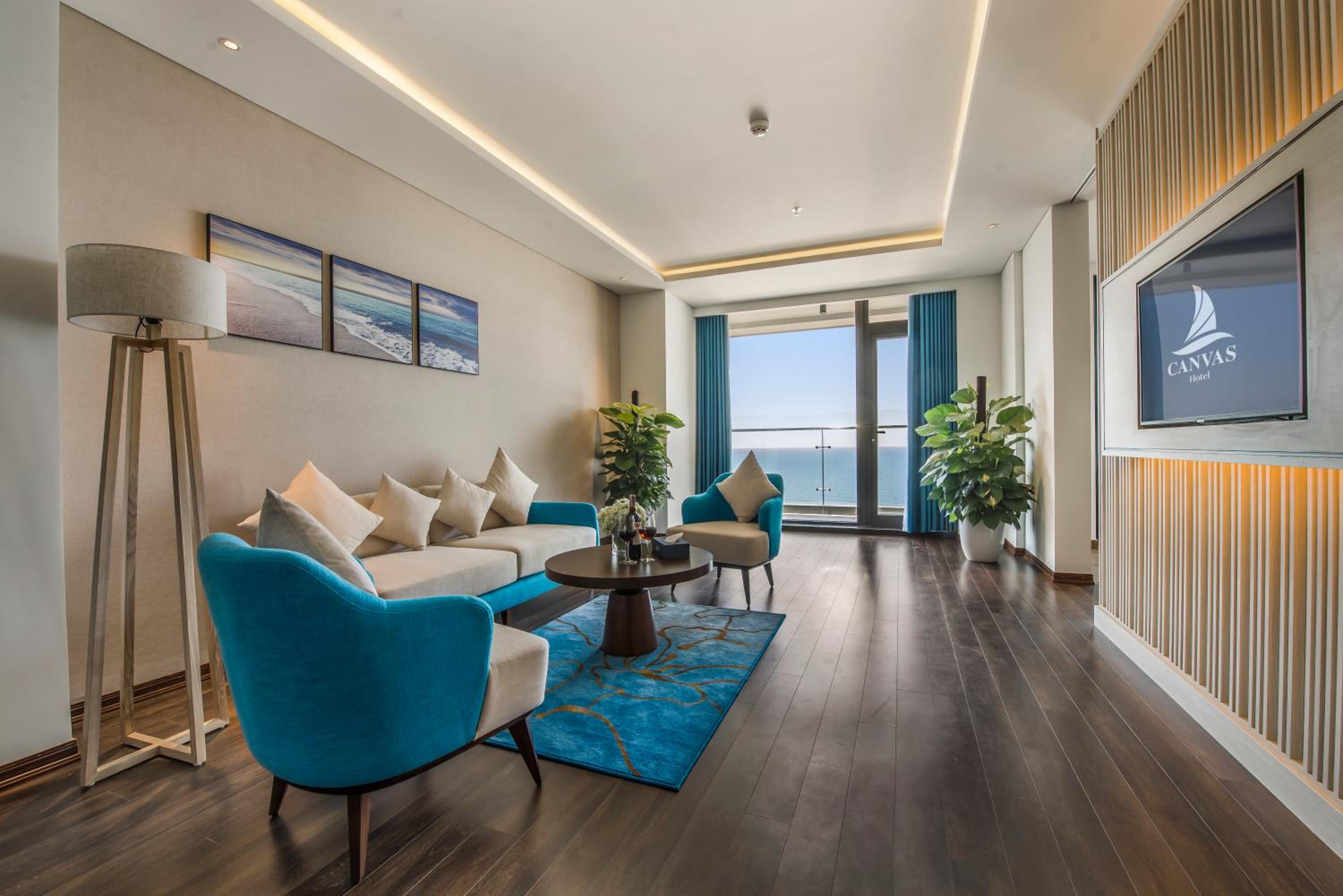 Executive Suite - Photo 11