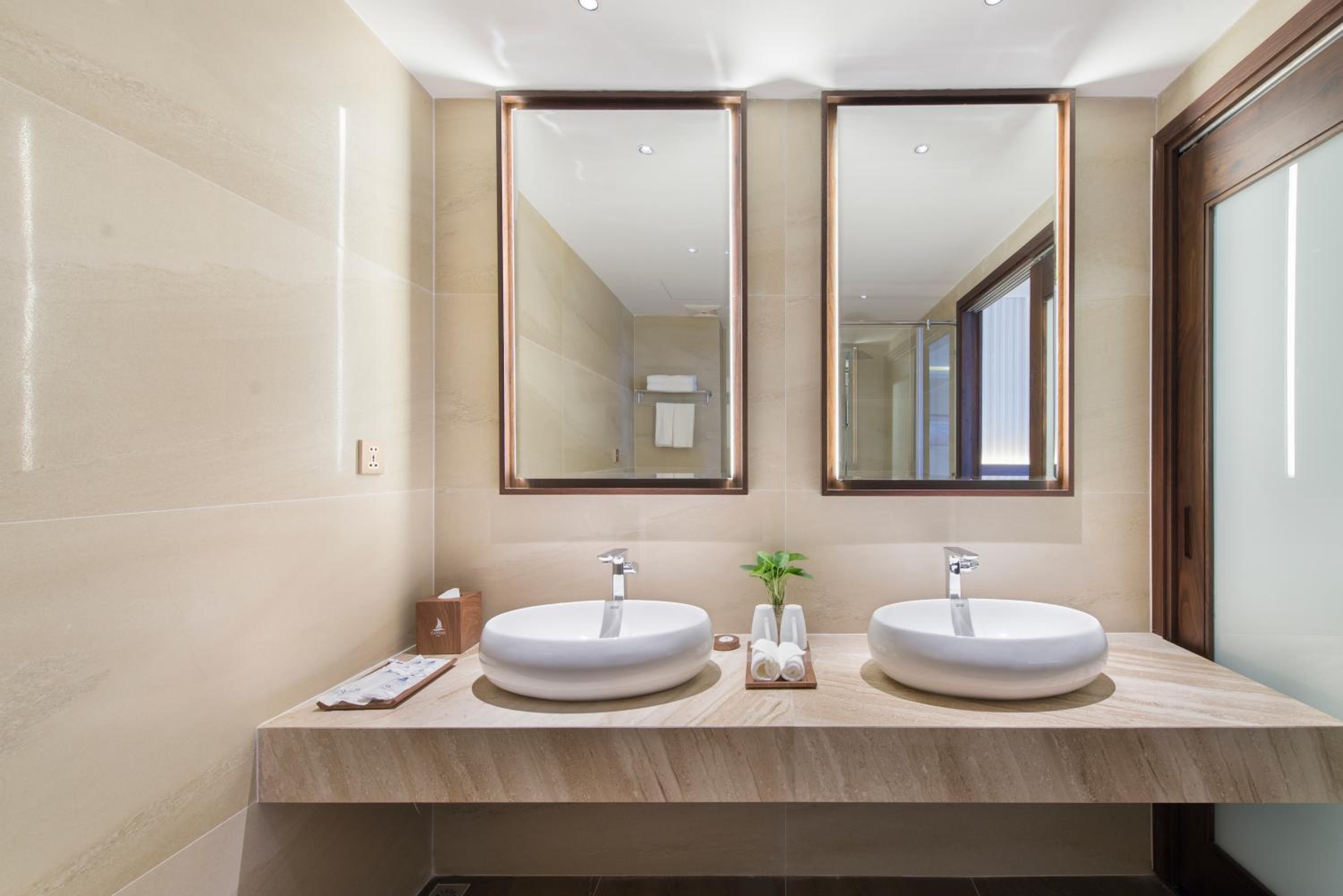 Executive Suite - Photo 7