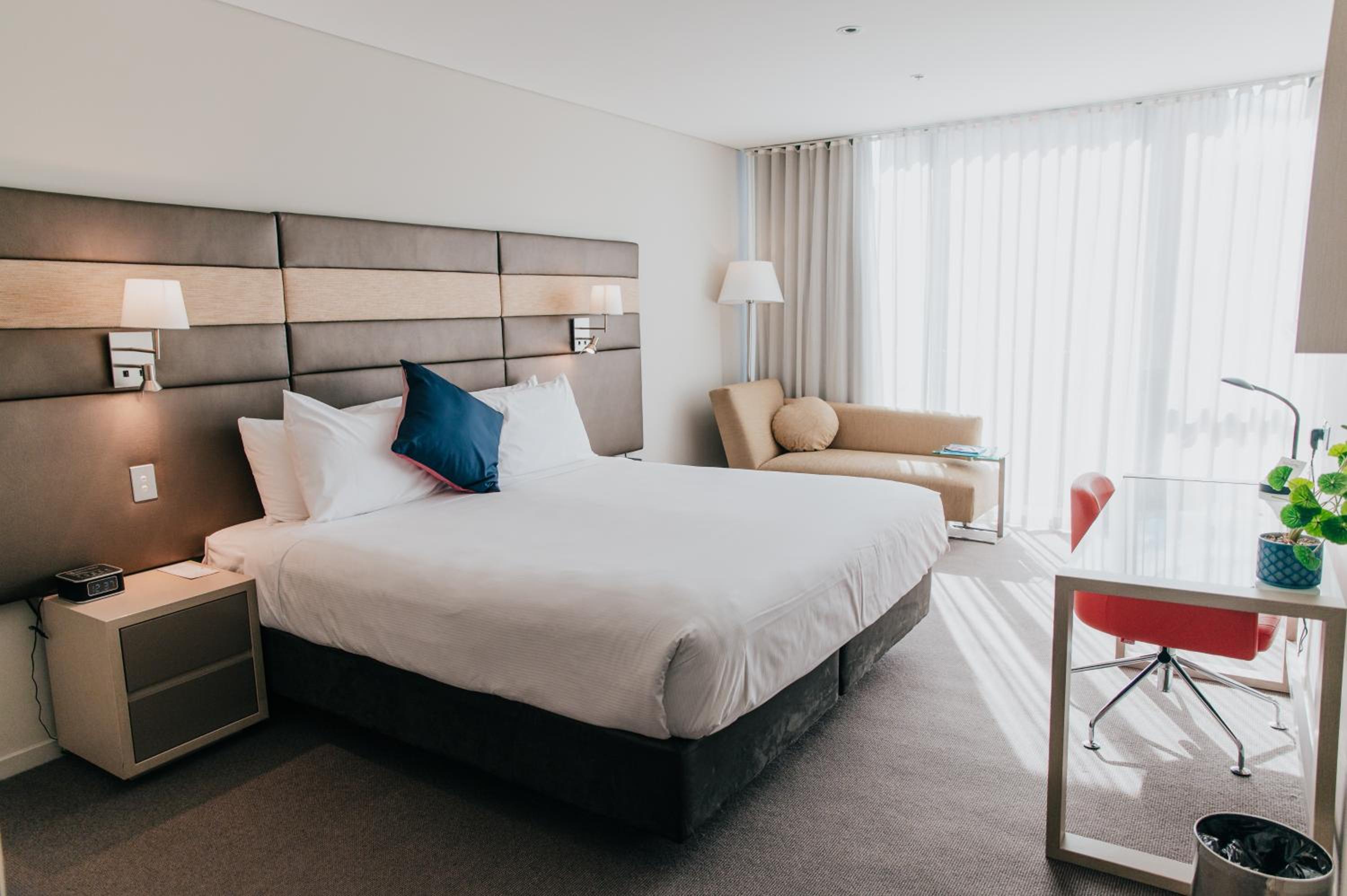 Superior King Room with Harbor View - Photo 8