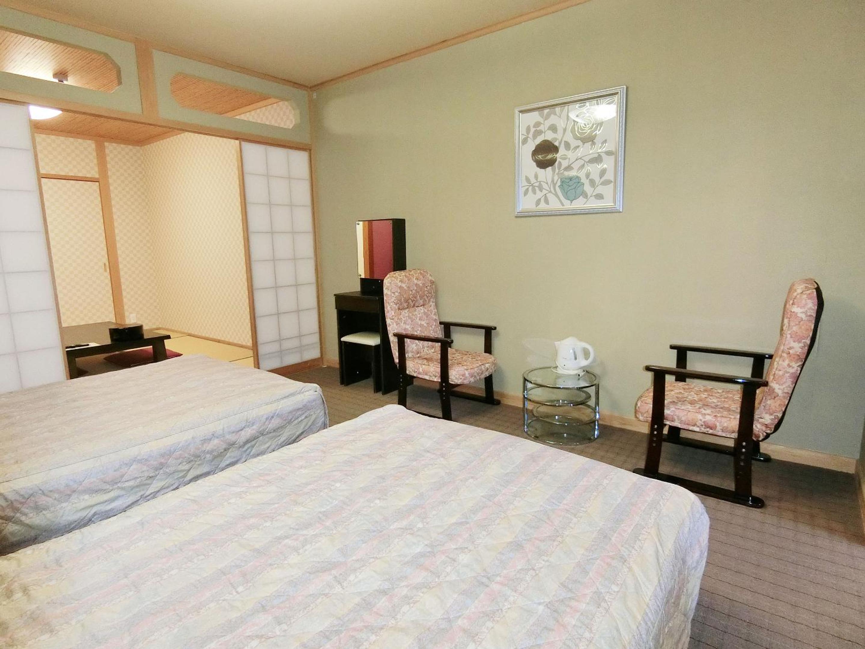 Superior Room with Tatami Area and Private Bathroom - 202 photo 1