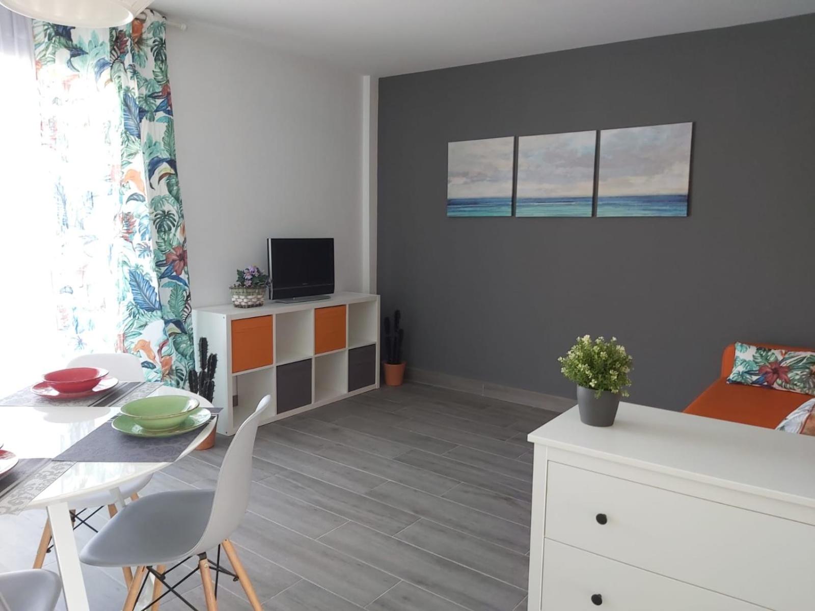 One-Bedroom Apartment - Photo 1