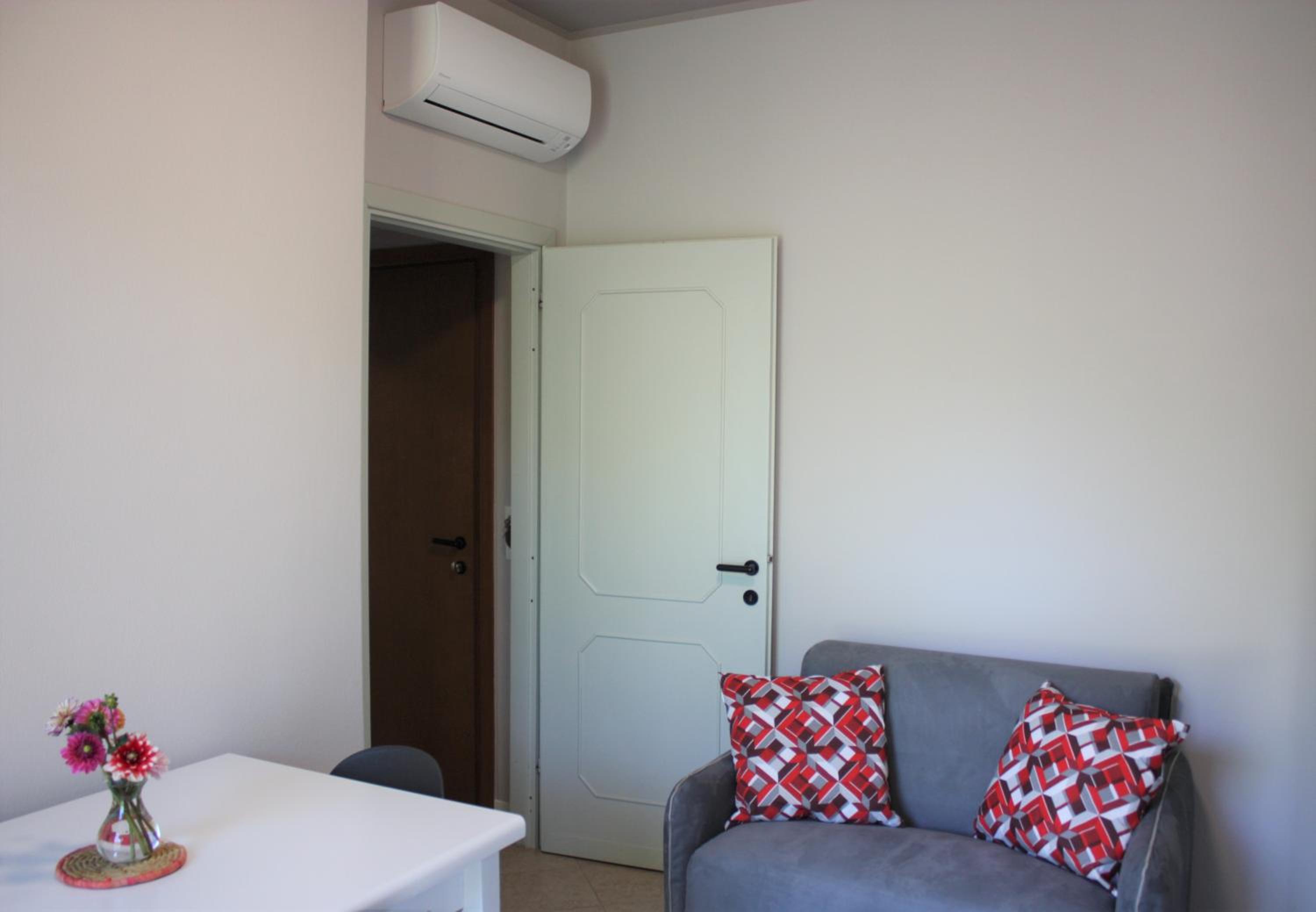 One-Bedroom Apartment with Garden View photo 3