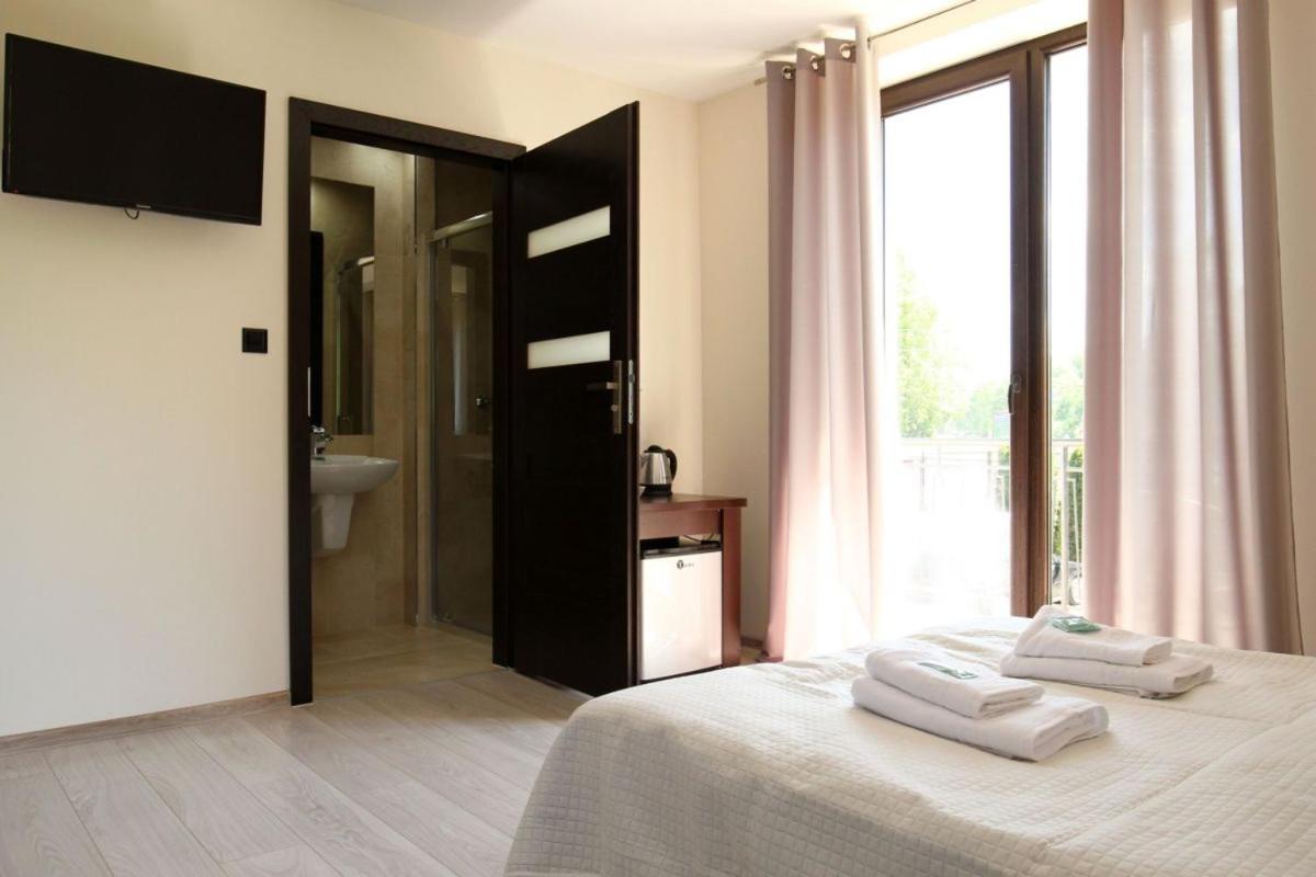 Deluxe Double Room with Balcony - Photo 8