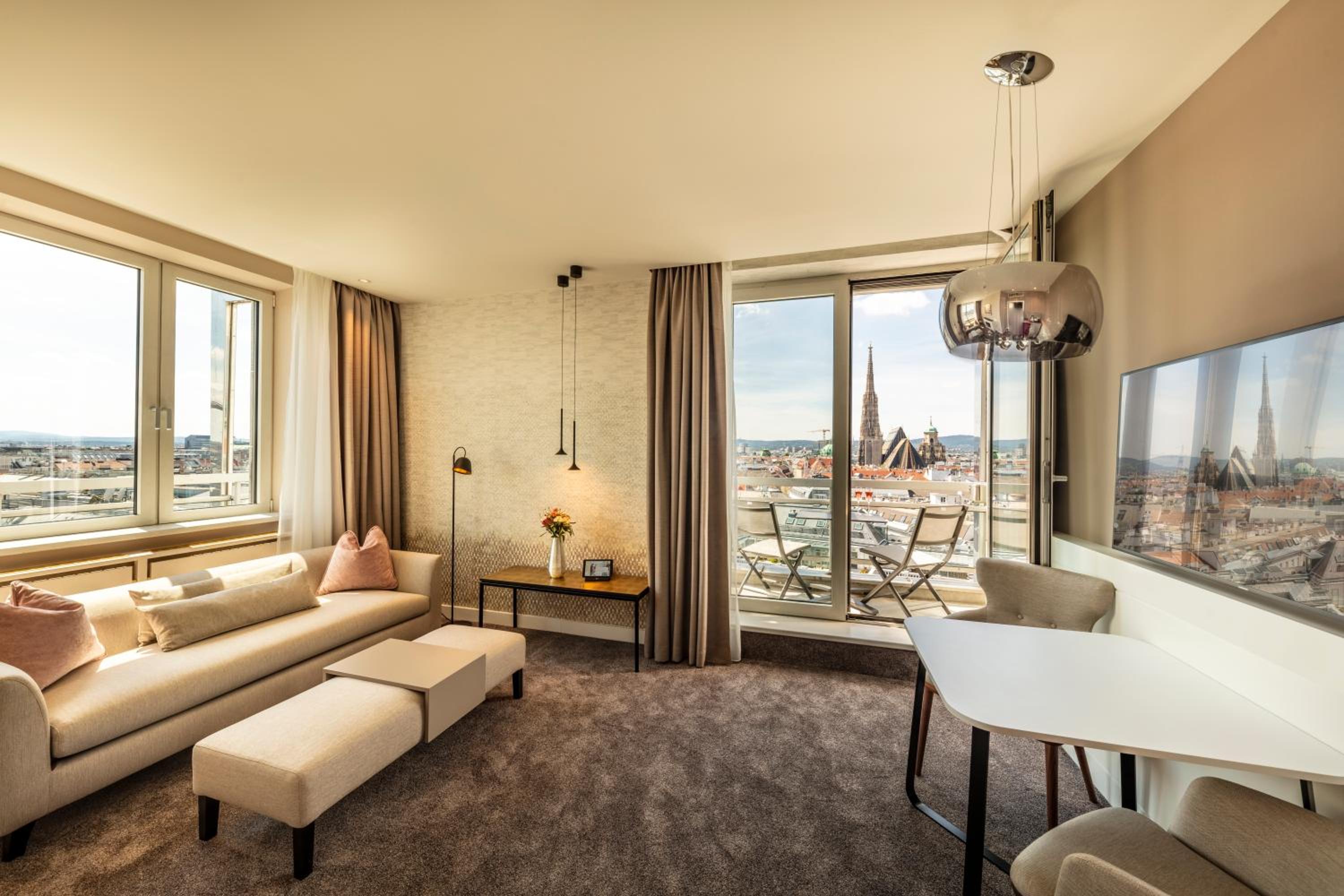 Suite with St. Stephen's Cathedral View photo 1