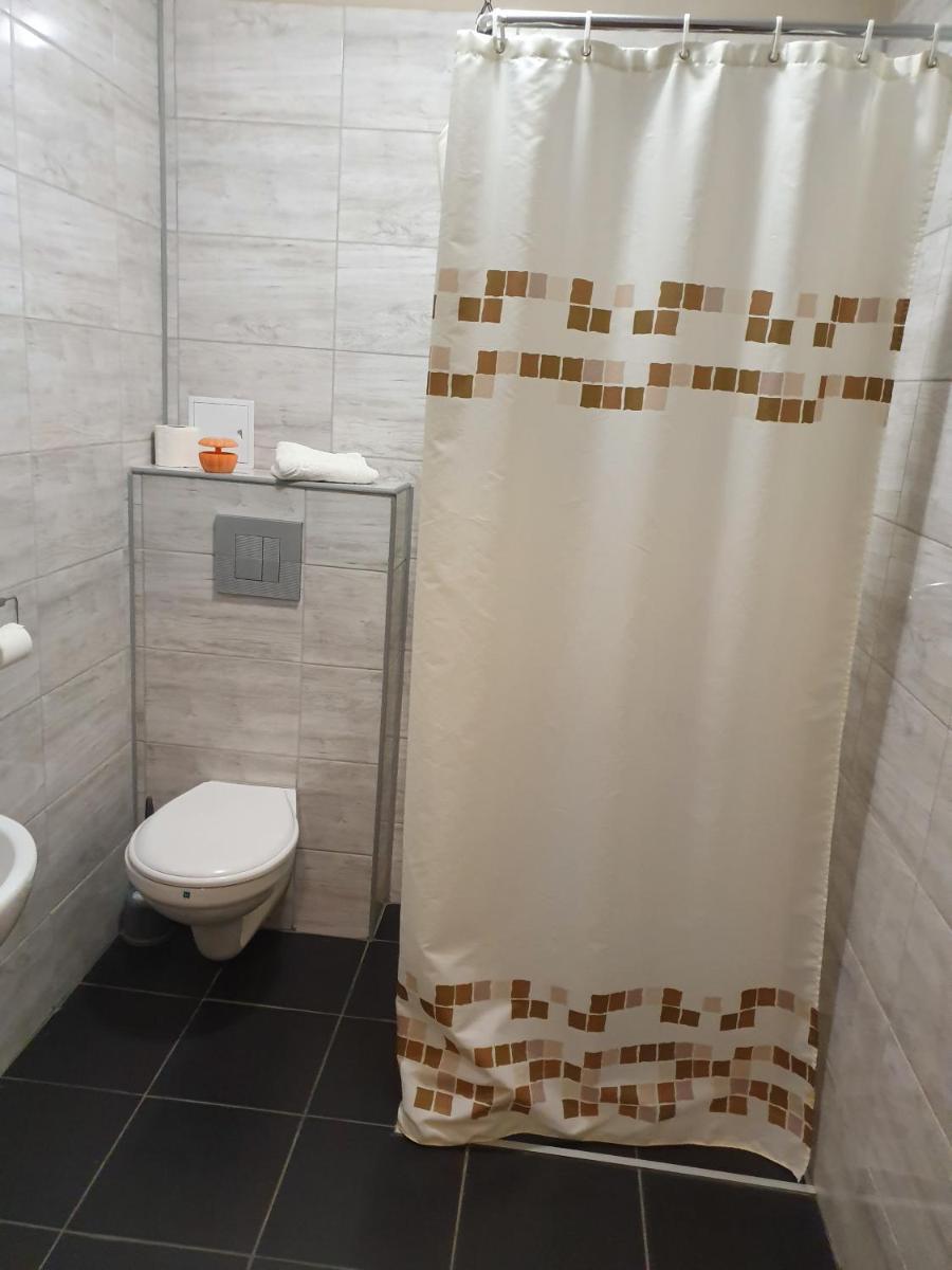 Twin Room - Photo 12