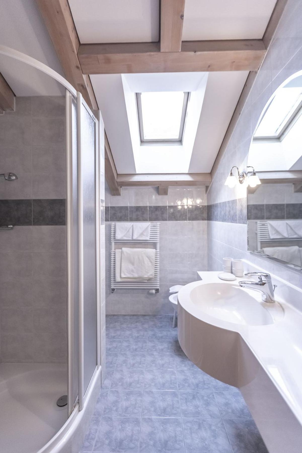 Comfort Triple Room with Shower - Photo 3