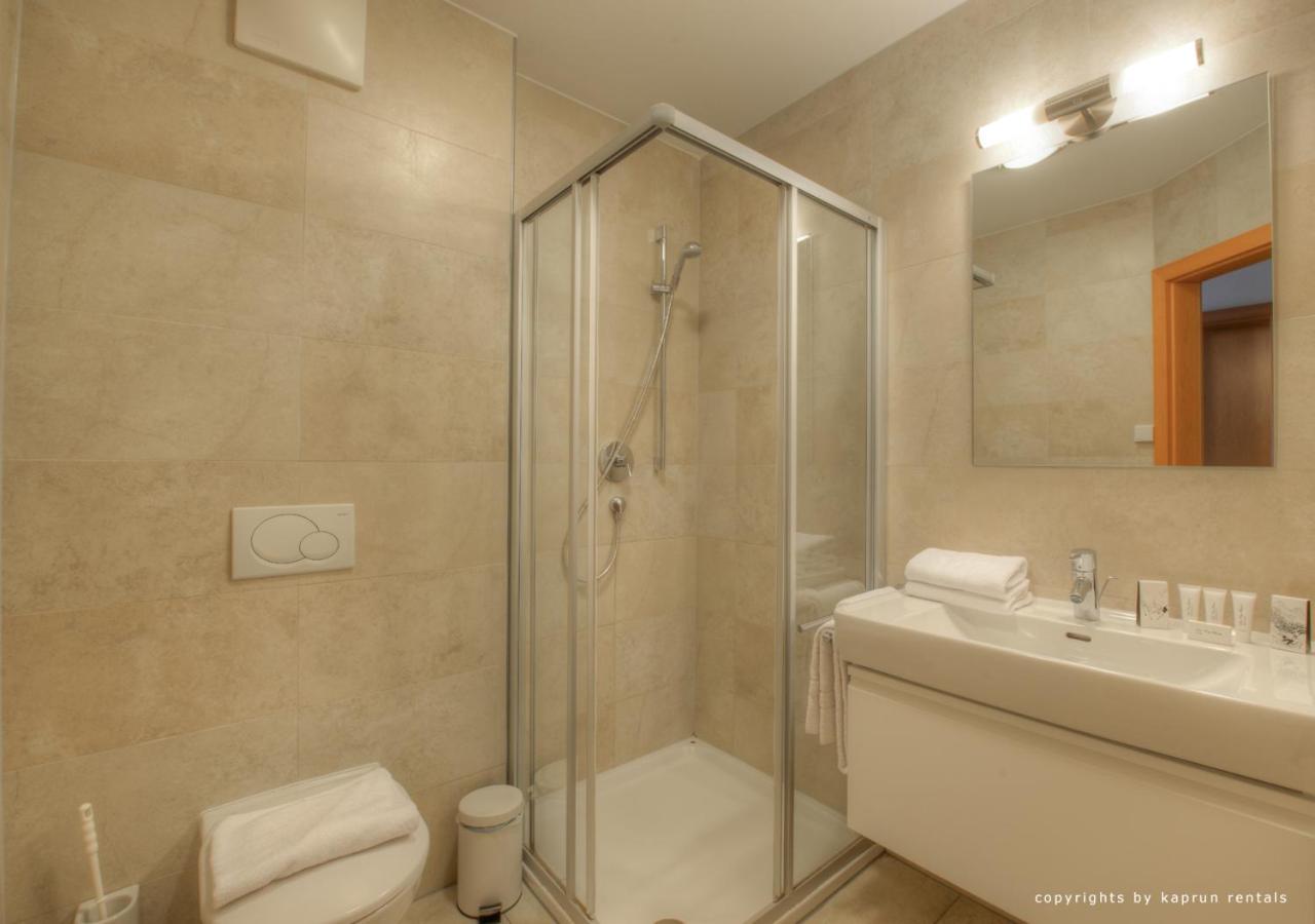 Luxury Two-Bedroom Apartment with Balcony and Mountain View photo 3