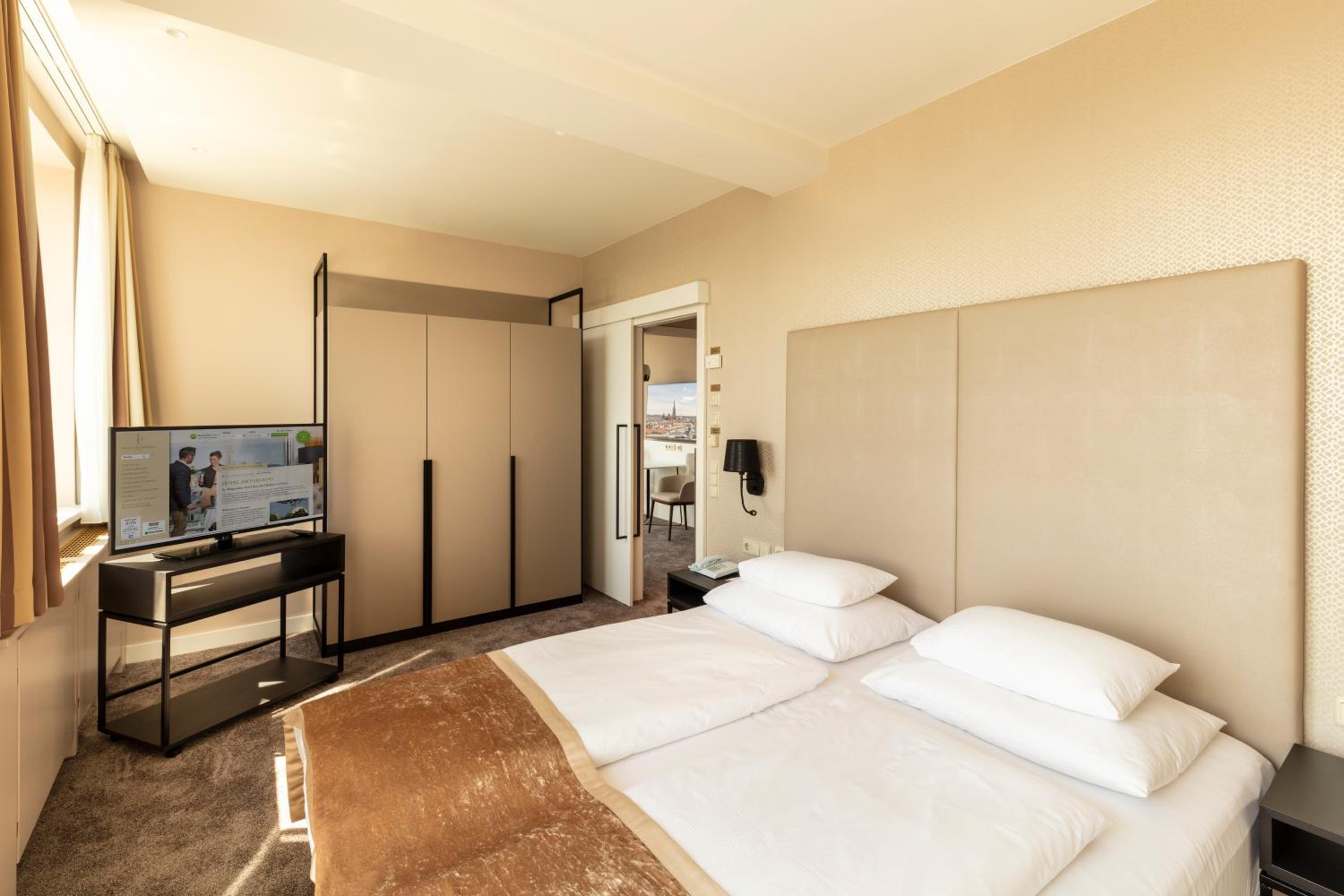 Suite with St. Stephen's Cathedral View photo 3