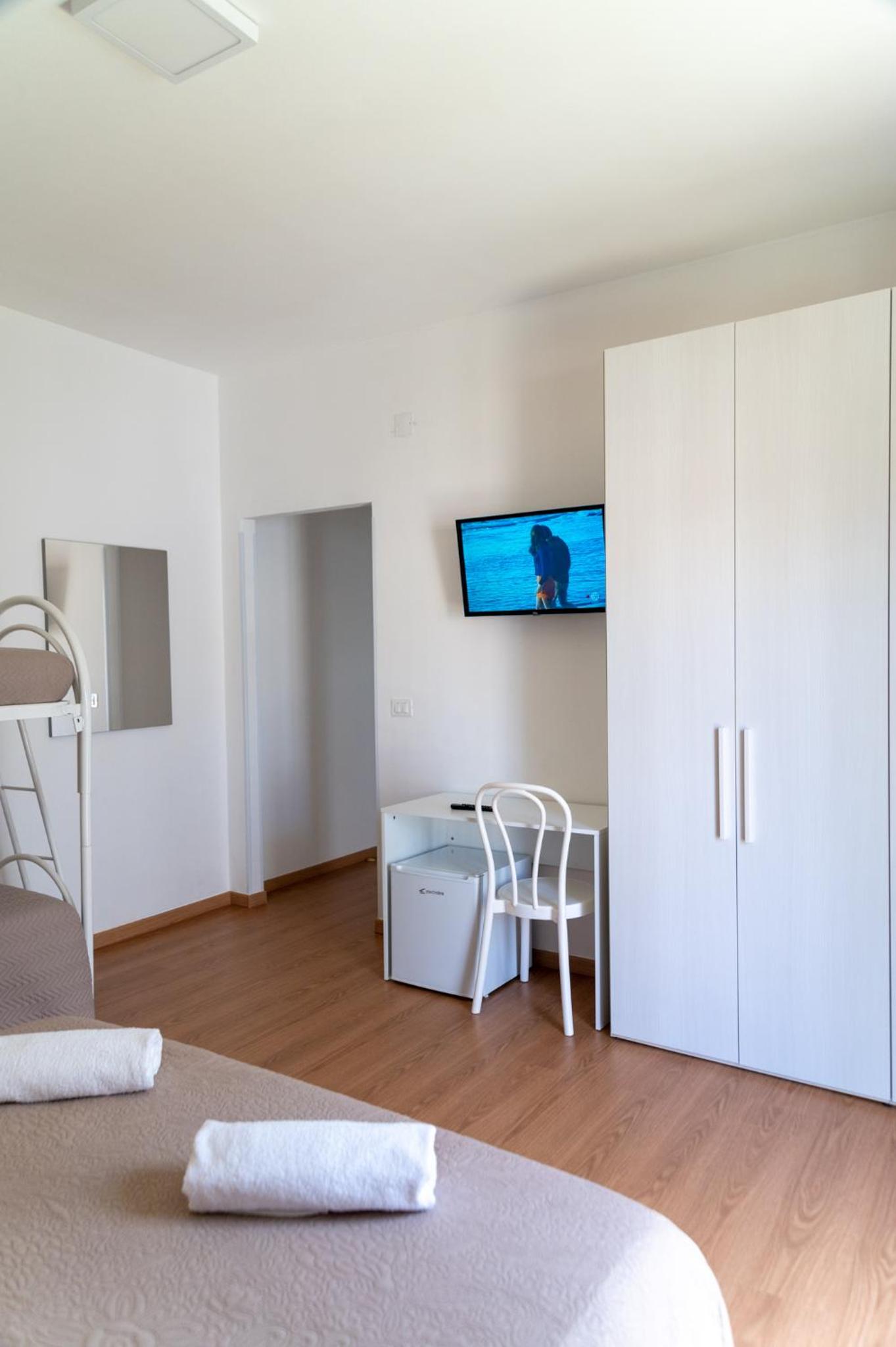 Quadruple Room - Photo 1