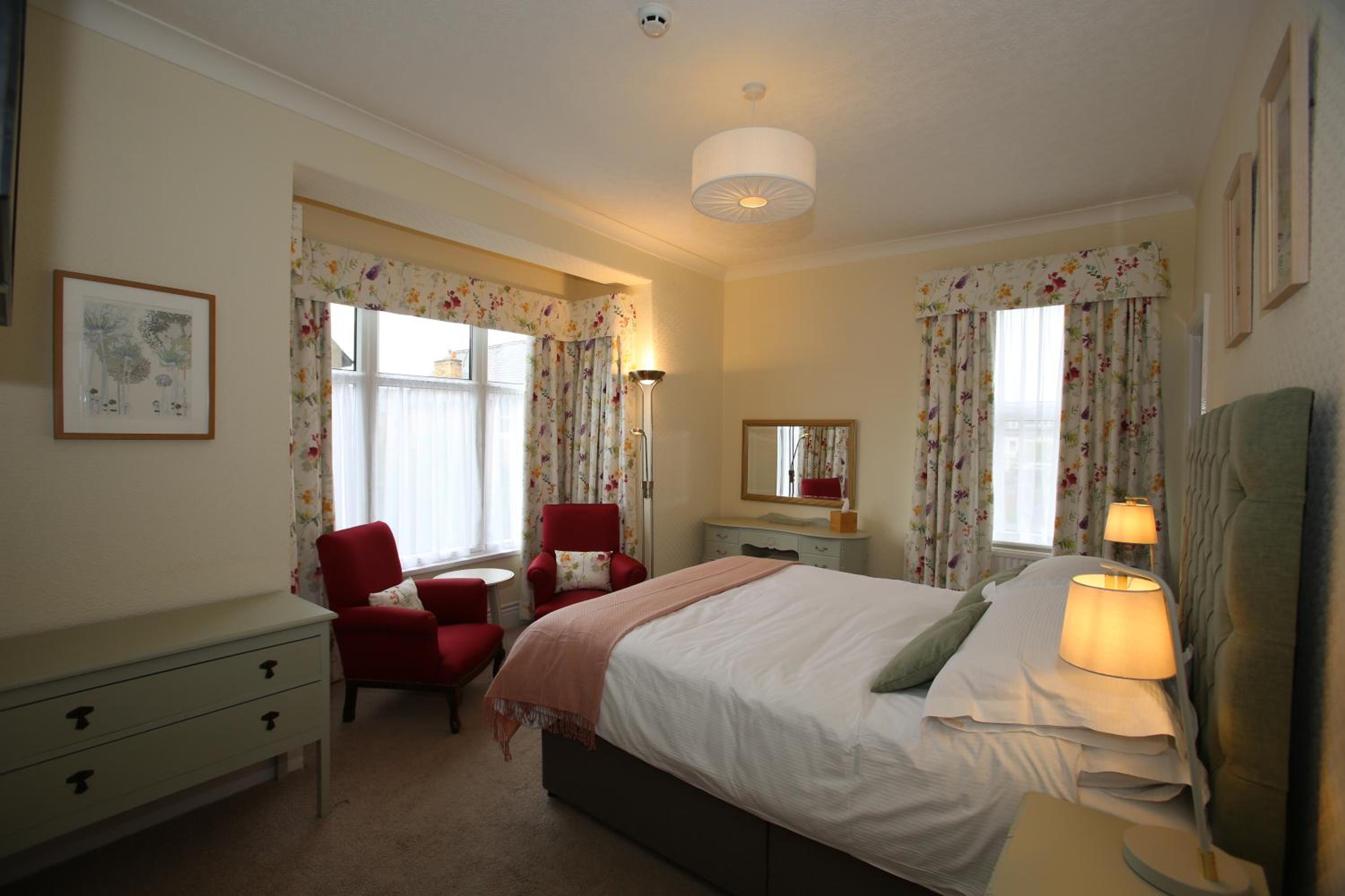 Deluxe King Room - Photo 4