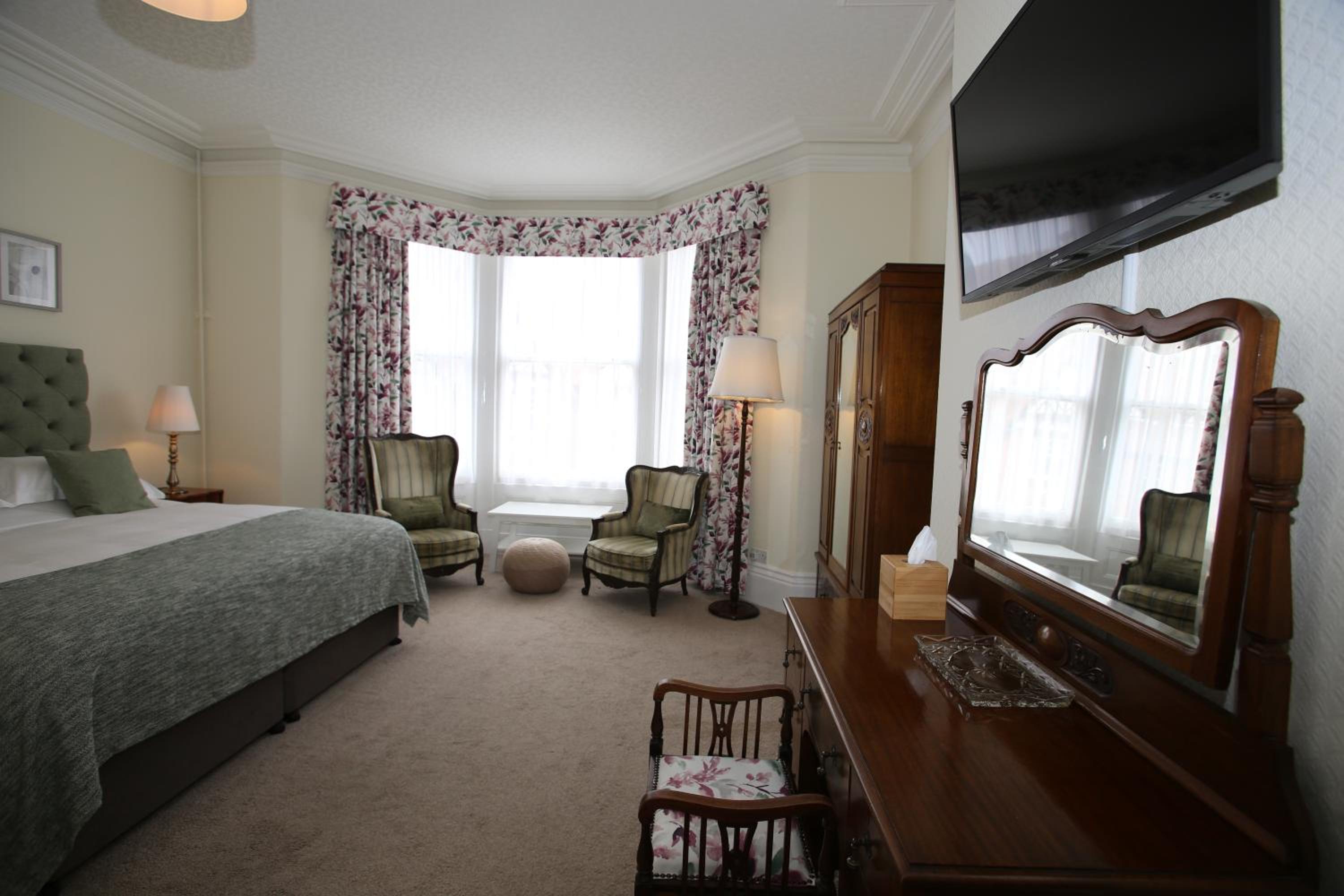 Superior King Room - Photo 6