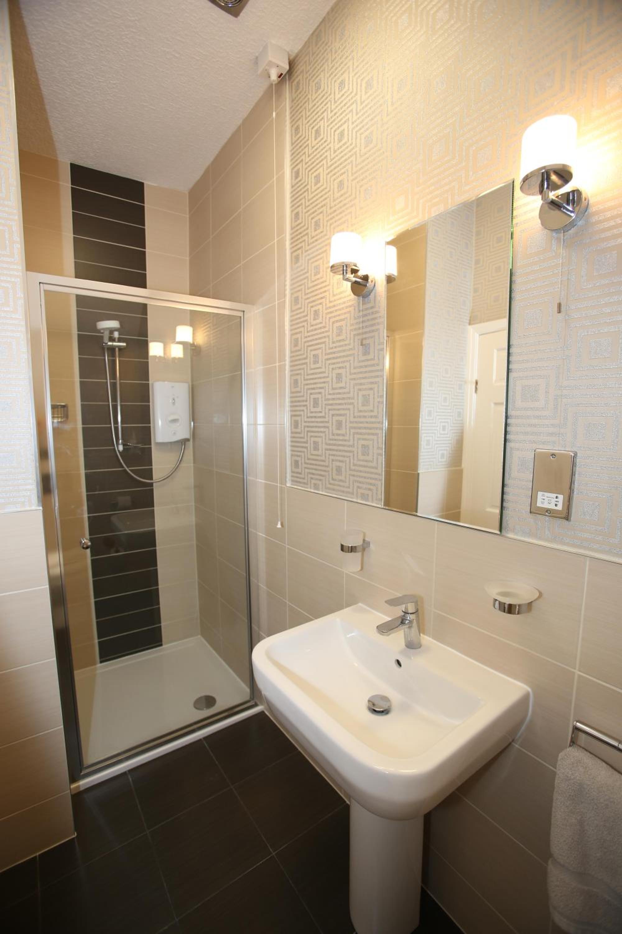 Superior King Room - Photo 9
