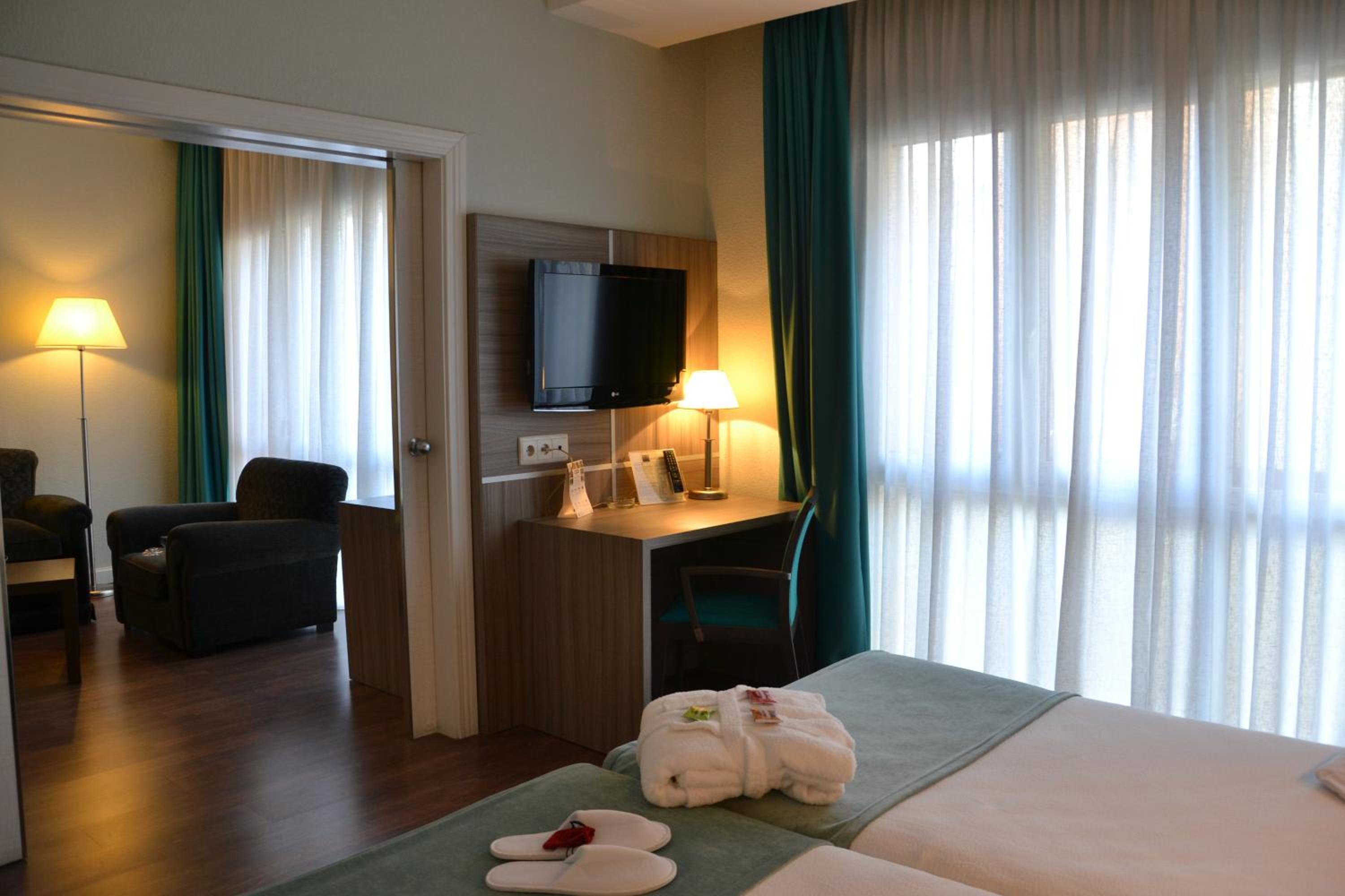 Double Room with Lounge - Photo 3