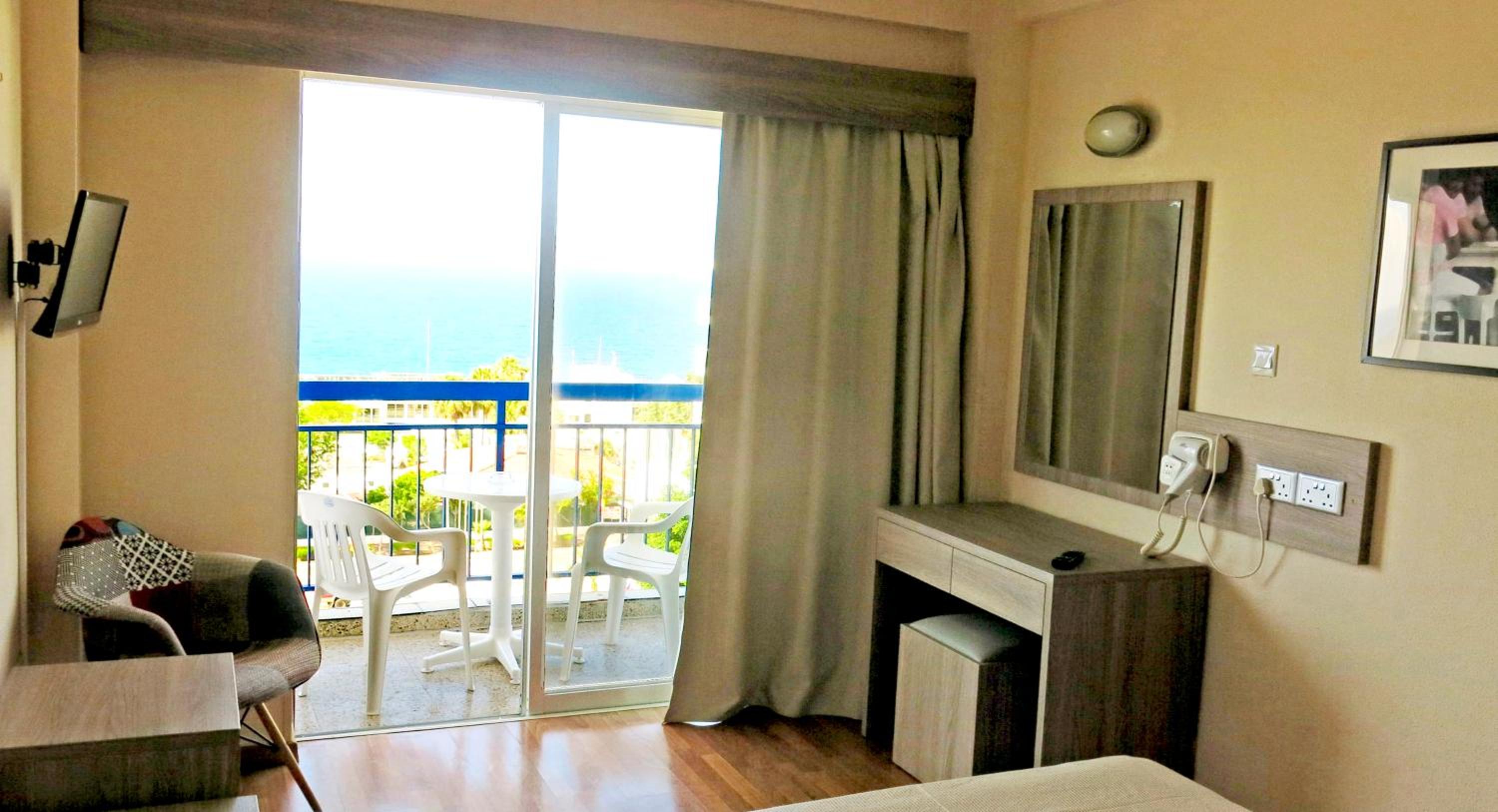 Habitación Individual con Vista a la Piscina