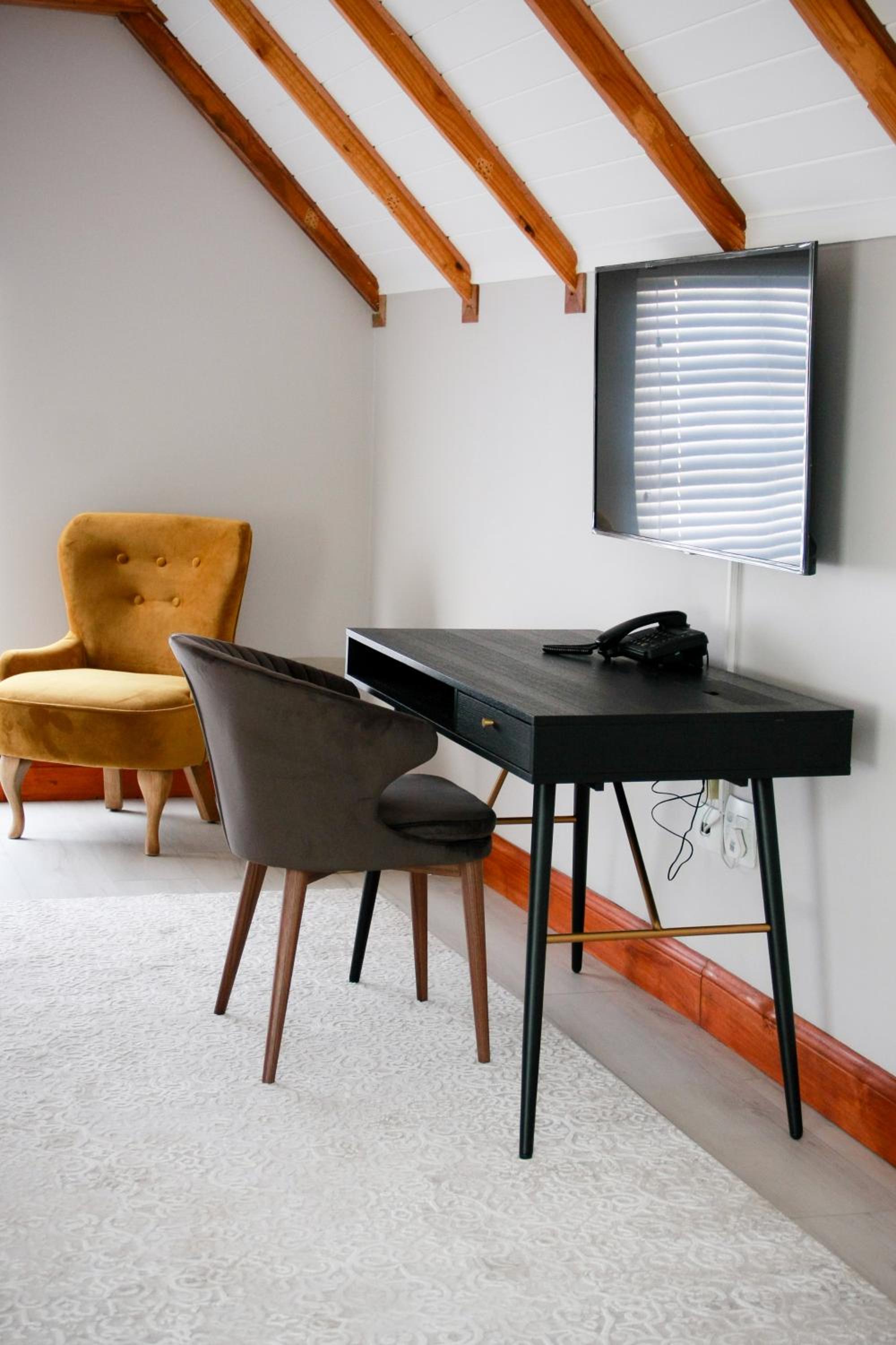 Superior King Room - Photo 3