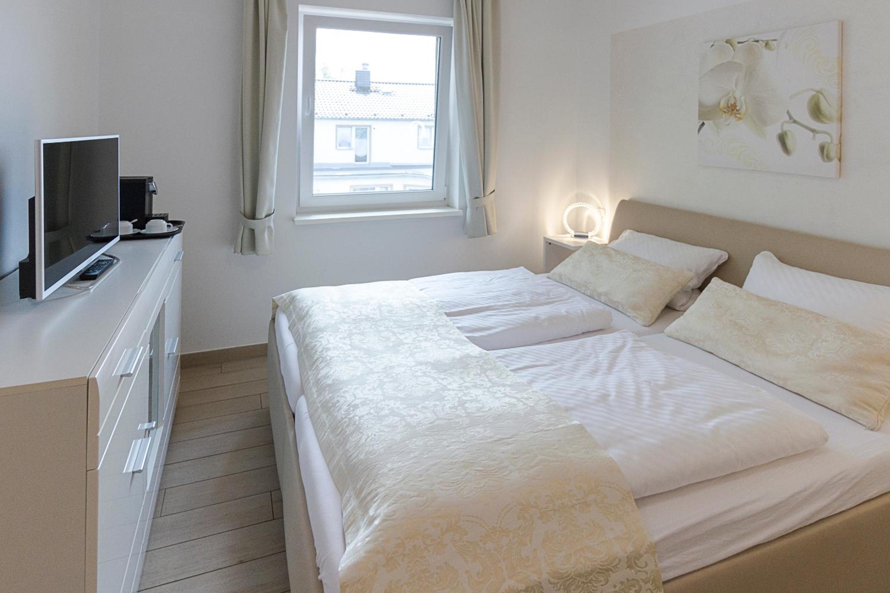 Deluxe Double Room (2 Adults + 1 Child) photo 1
