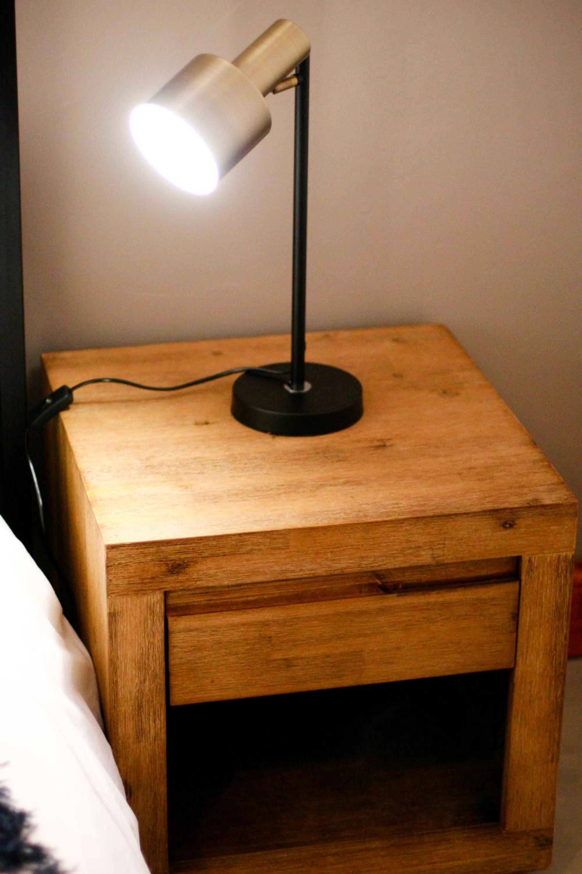 Deluxe King Room - Photo 9
