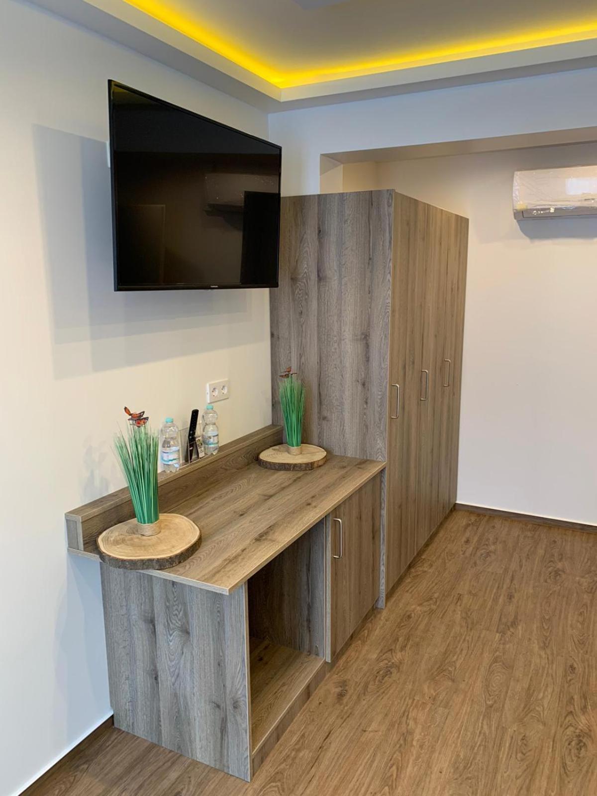 Superior Suite - Photo 11