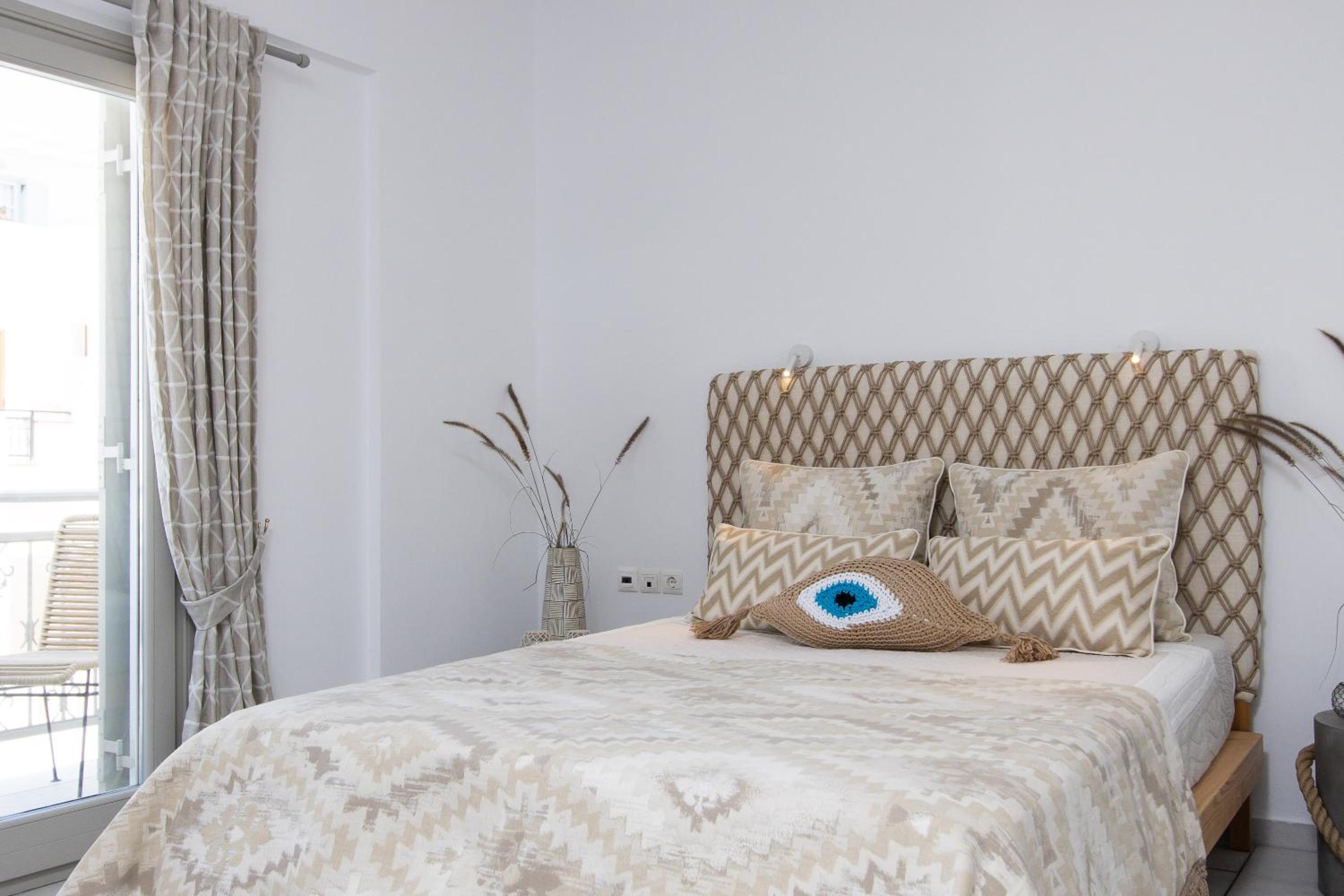 Deluxe Double Room with Balcony photo 3