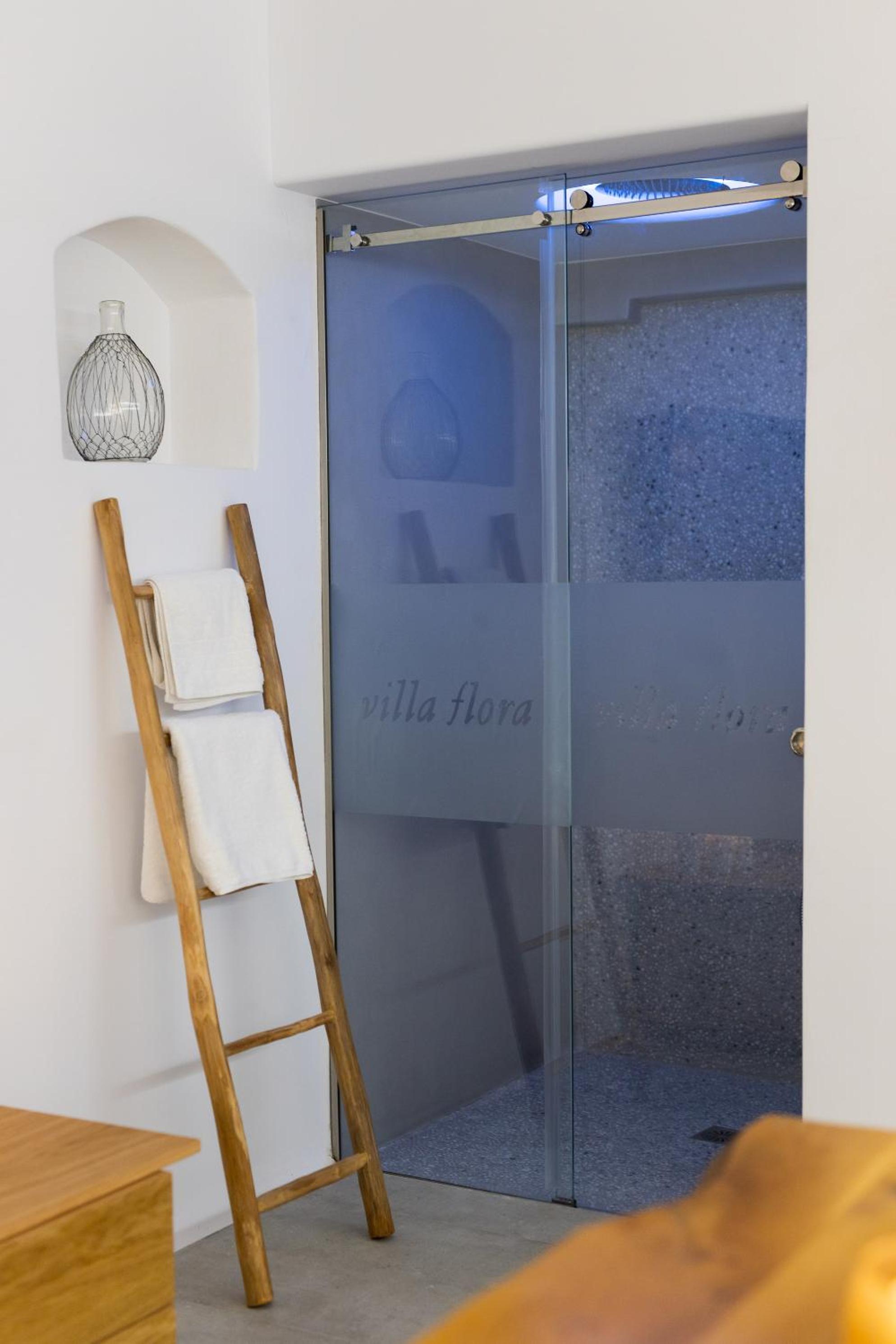 Executive Suite - Photo 21