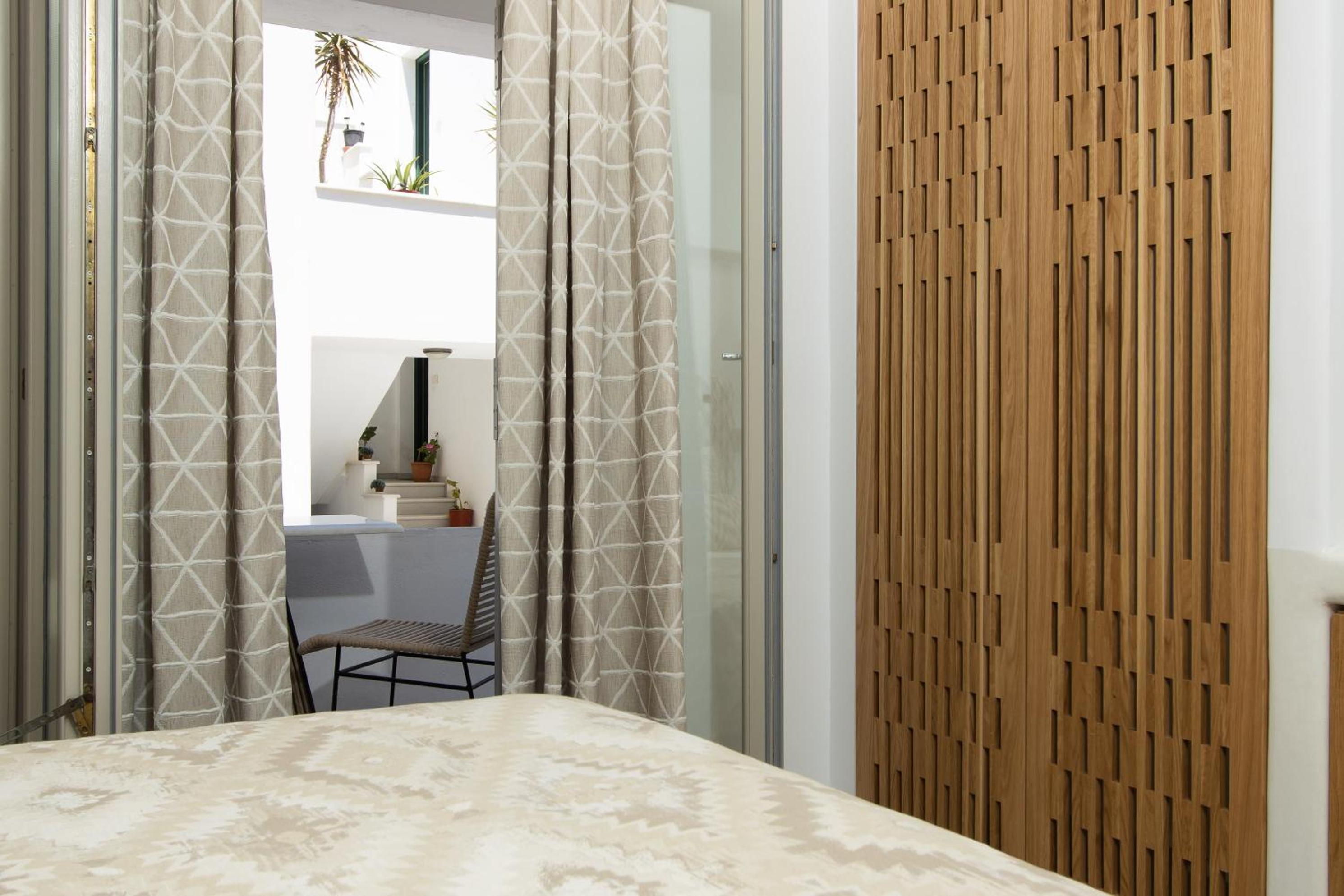 Executive Suite - Photo 23
