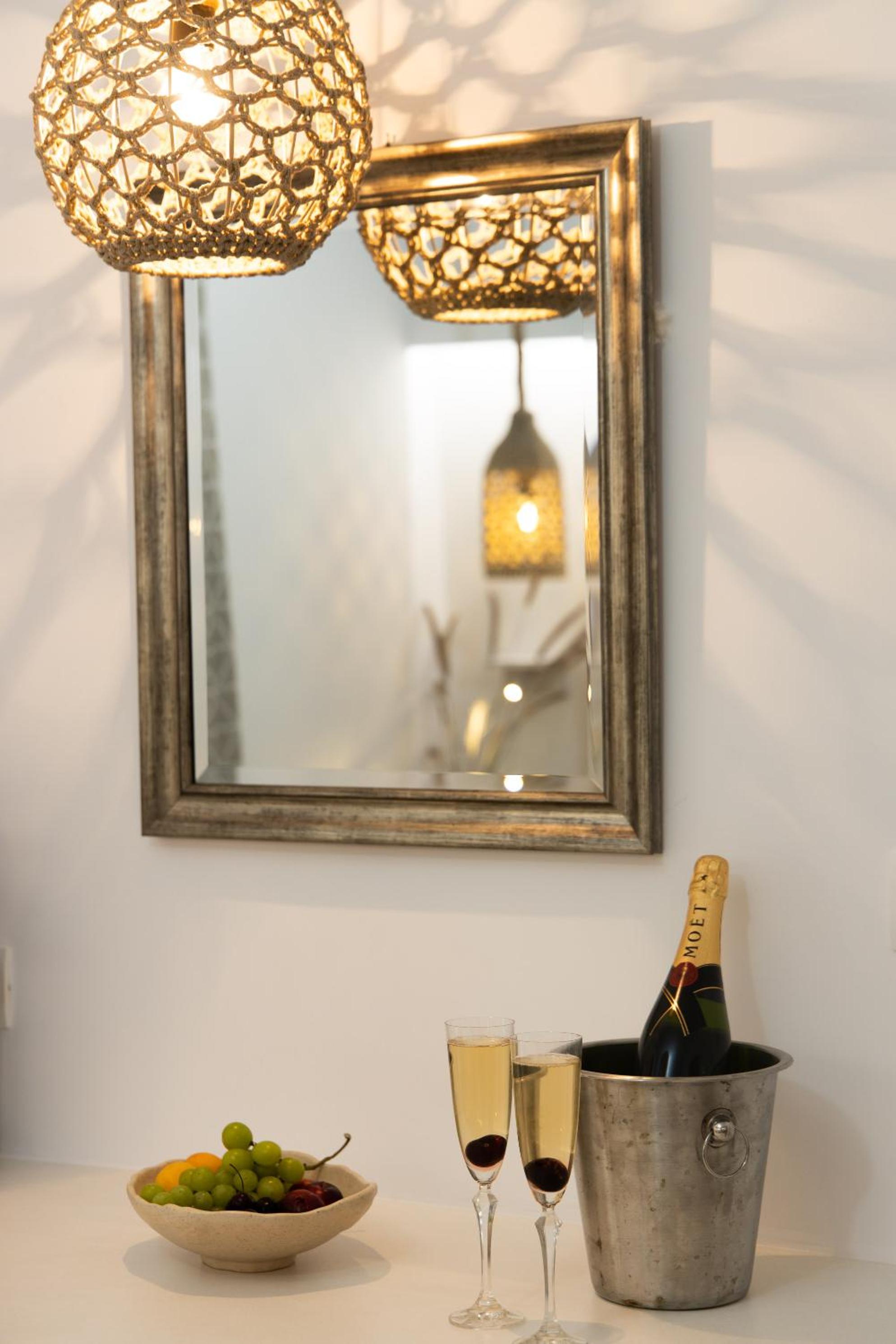 Executive Suite - Photo 24