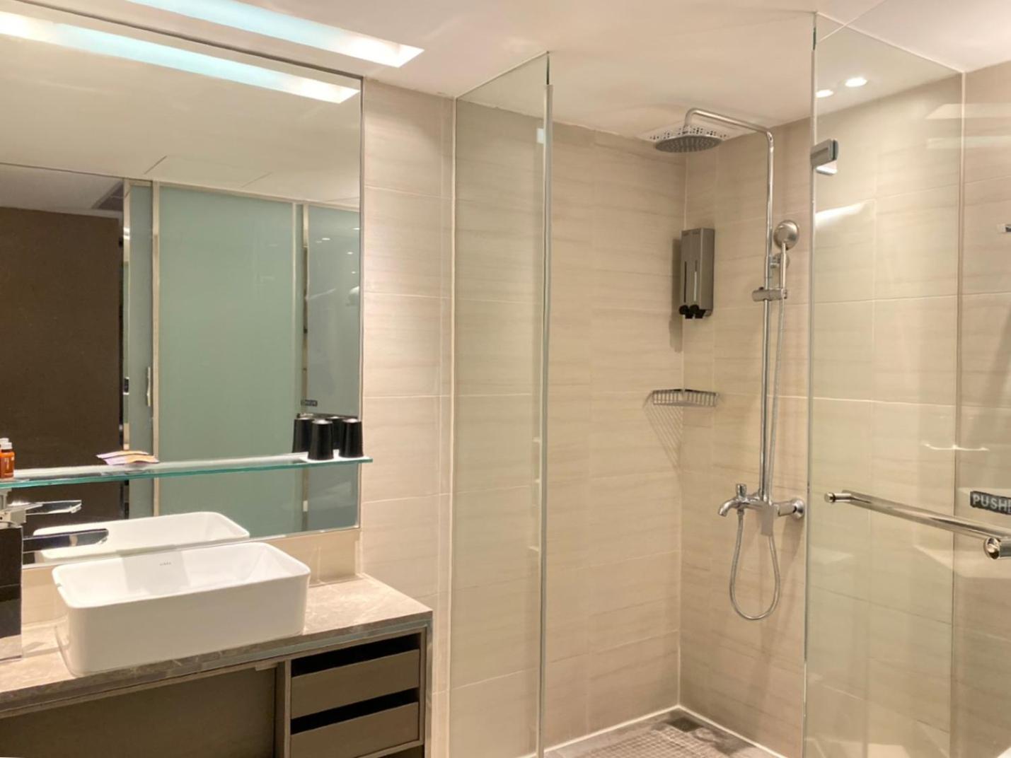 Elegant Double Room - No Window photo 3