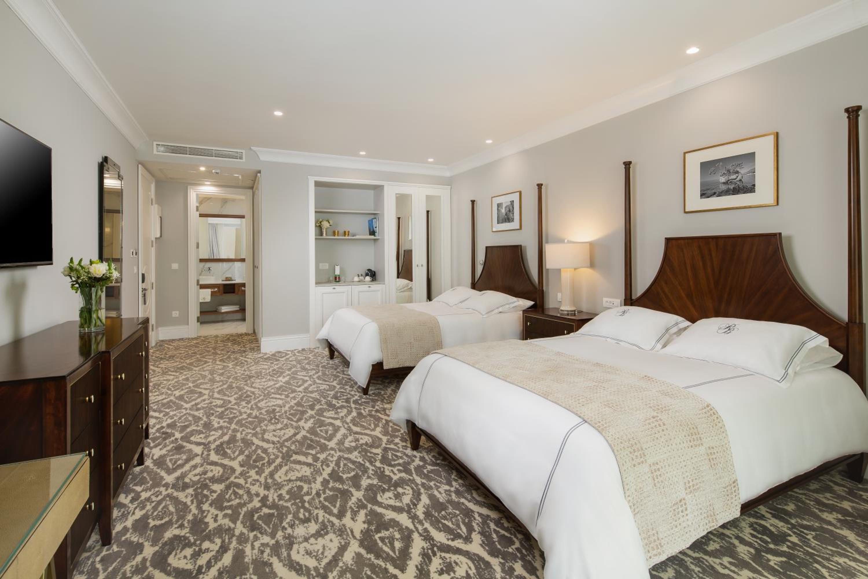 Deluxe Family Room with Balcony