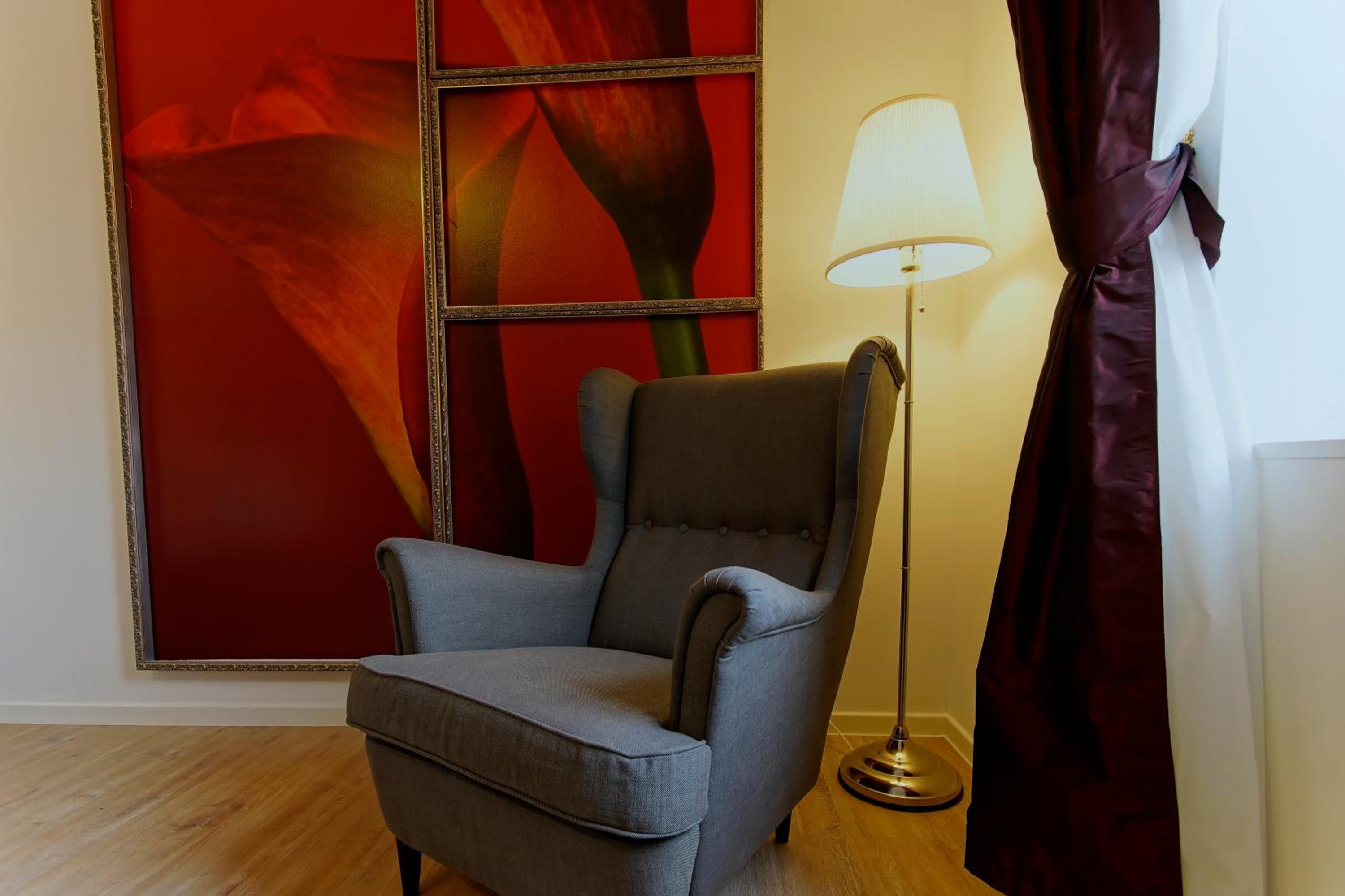One-Bedroom Queen Suite with Sofa Bed - Photo 2