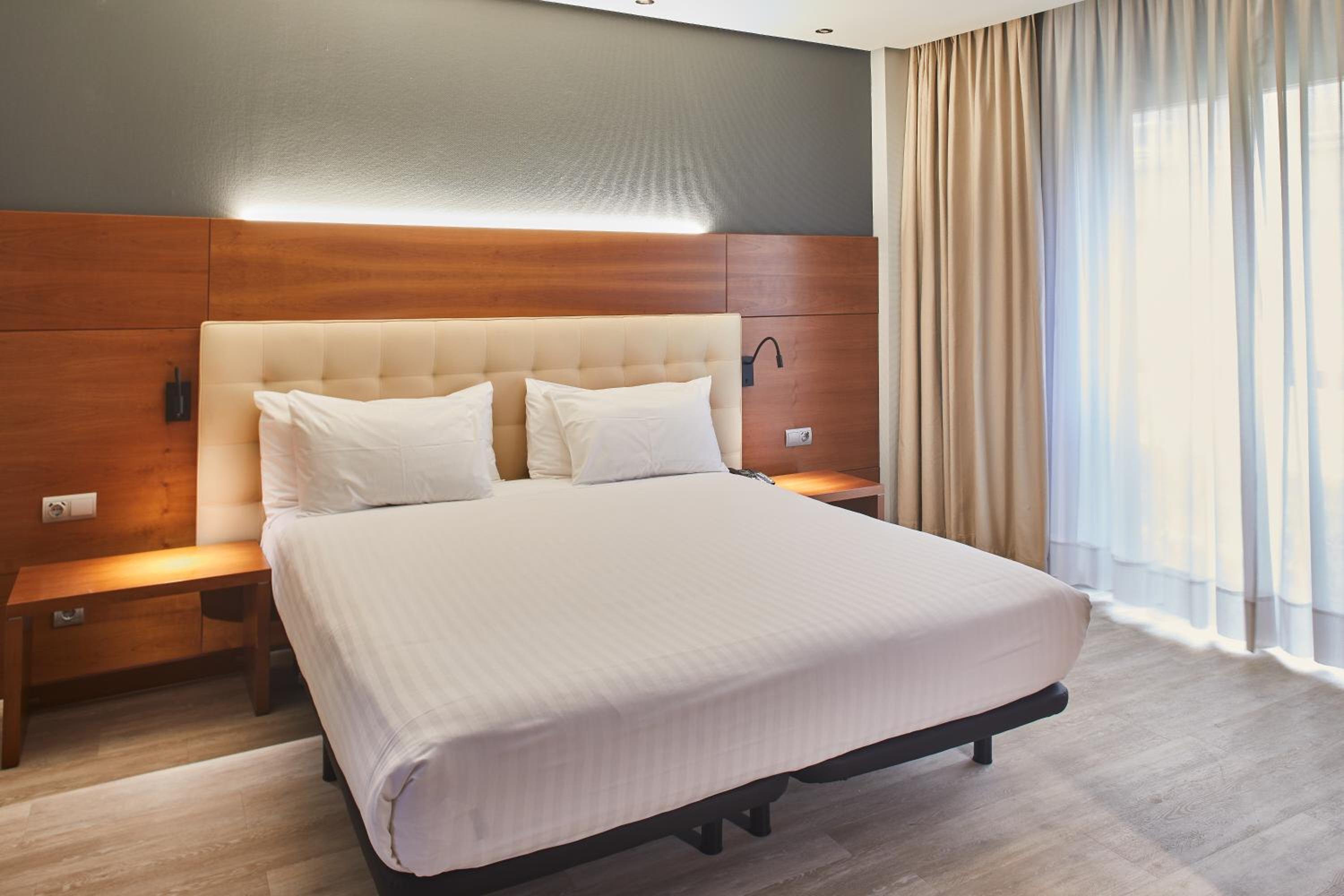 Deluxe Double or Twin Room - Photo 3