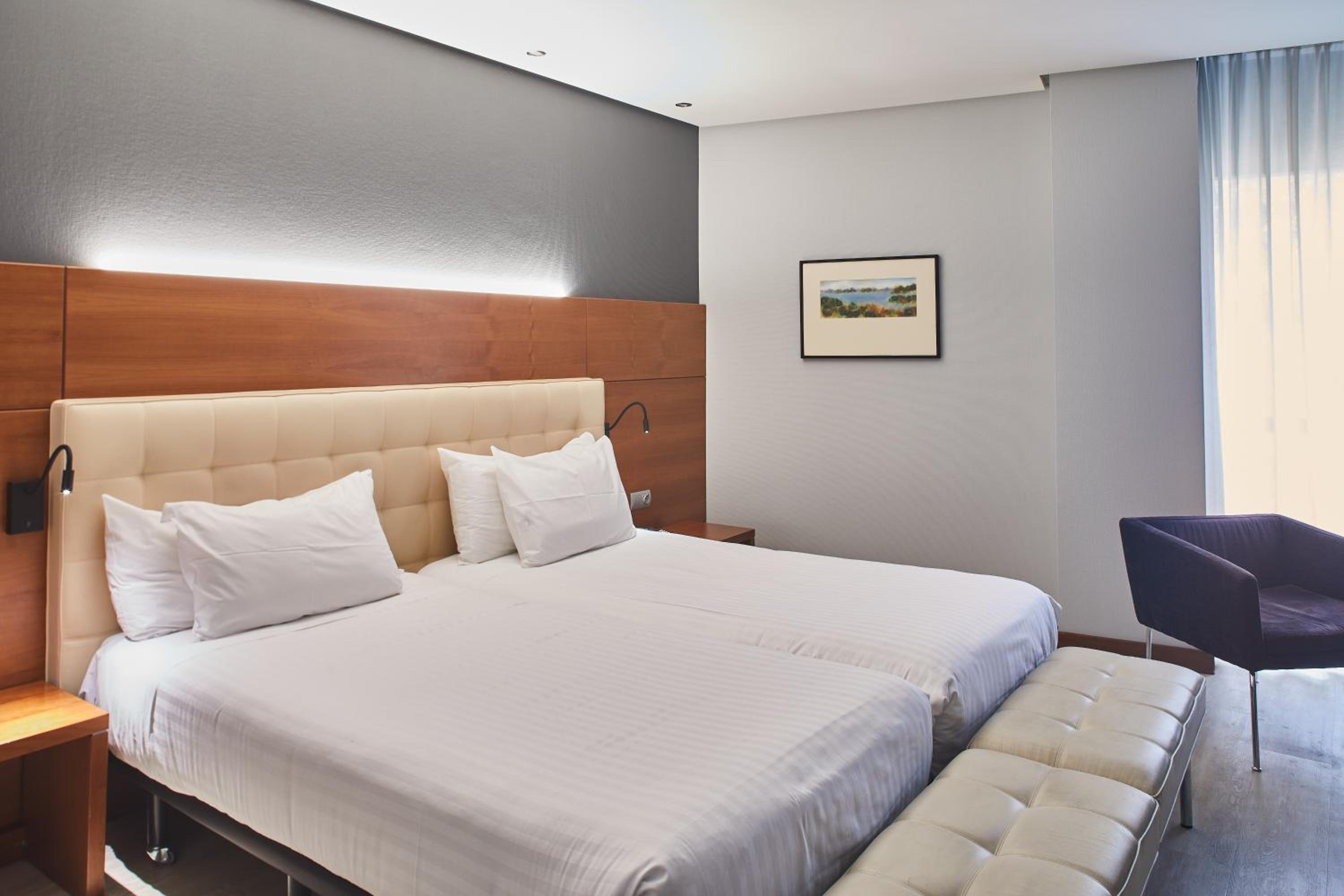Deluxe Double or Twin Room - Photo 6