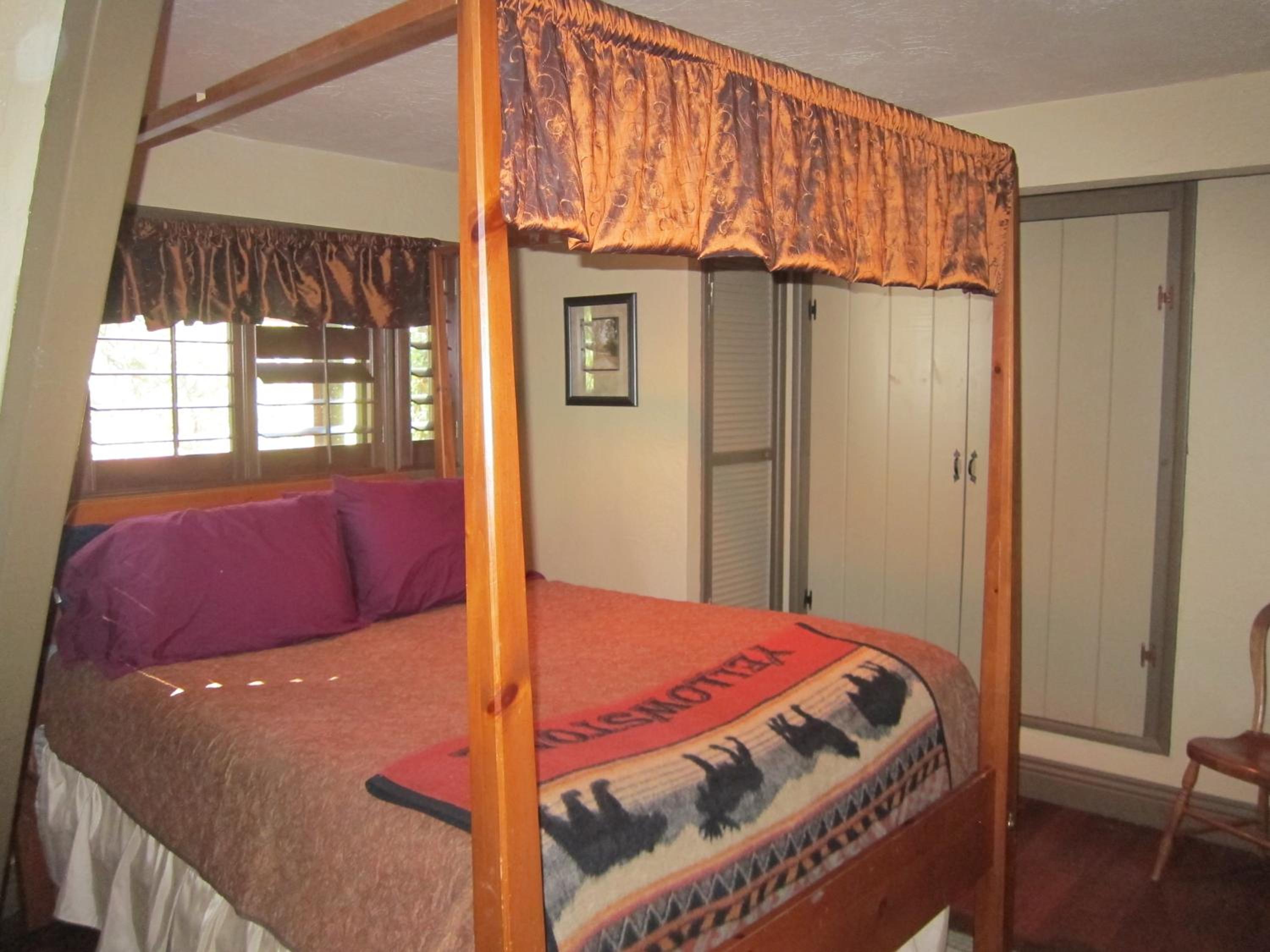 Two-Bedroom Cottage photo 2