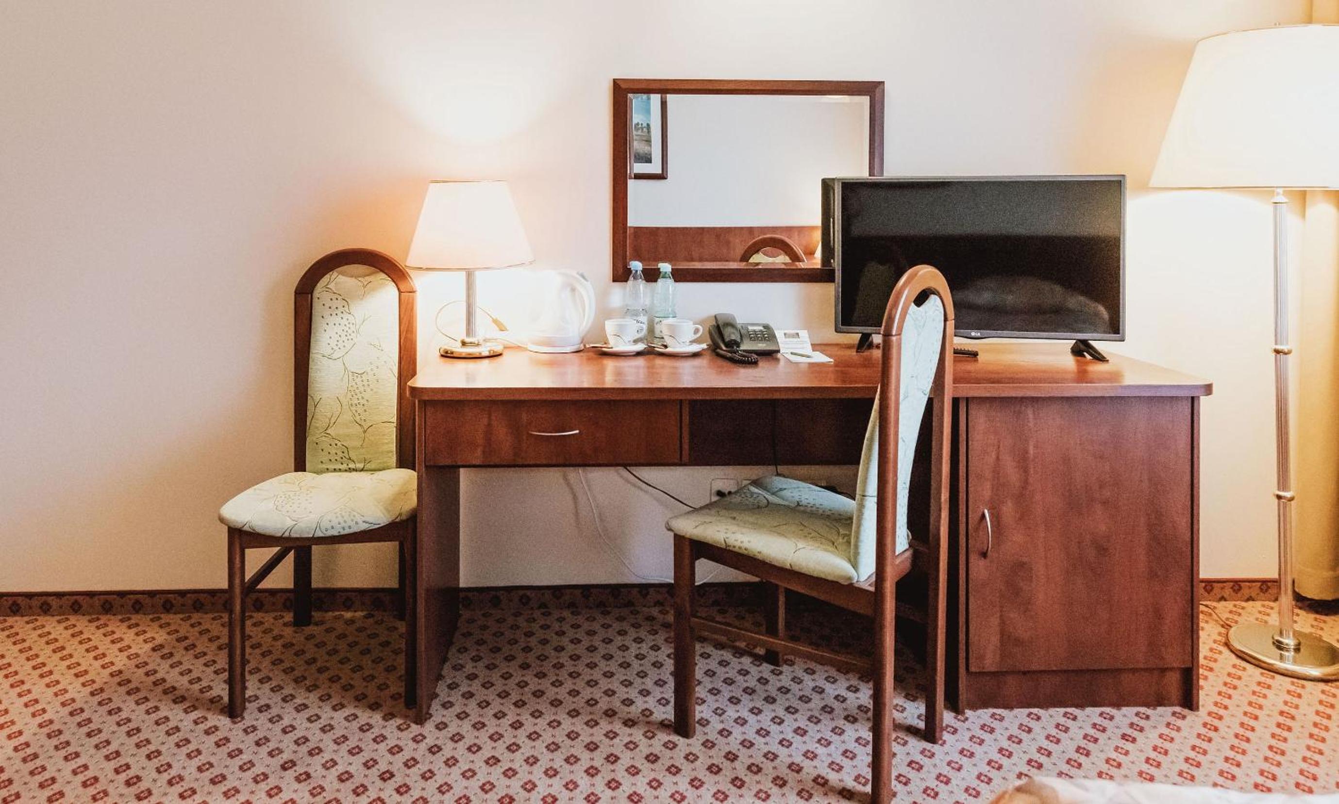 Business Twin Room thumbnail 6