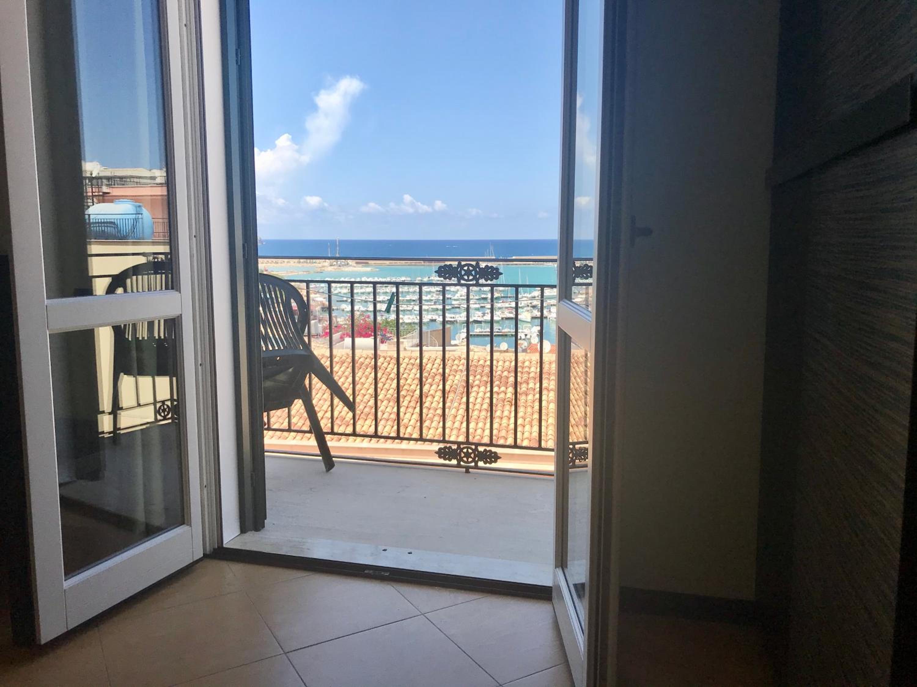 Deluxe Double Room with Balcony and Sea View - Photo 6
