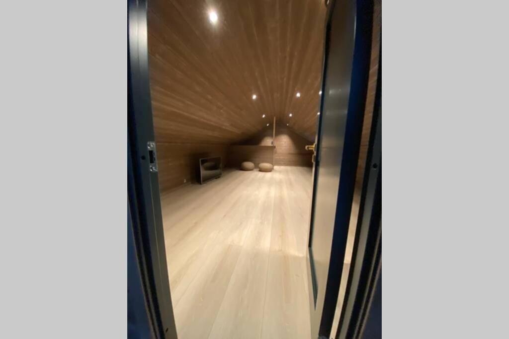 Villa - Photo 1