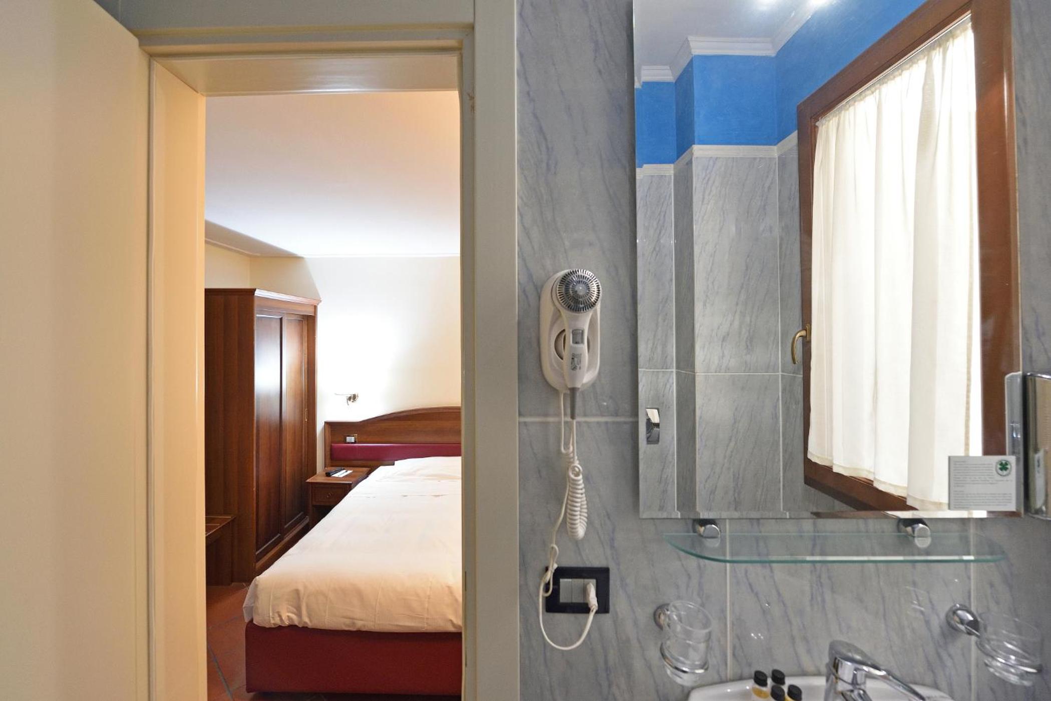 Single Room photo 2
