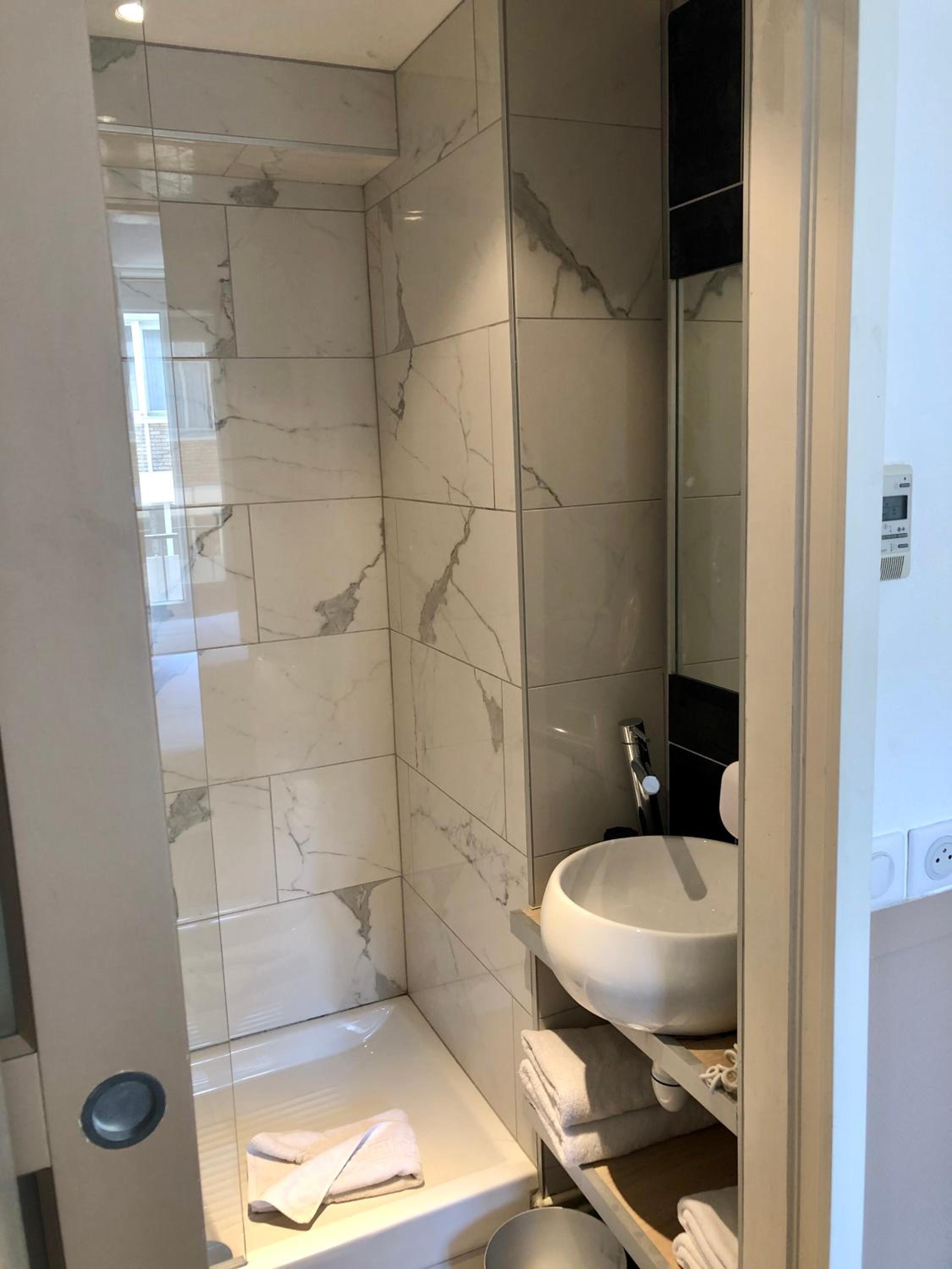 Double Room with Shower — the supplier's photographs — photo 6