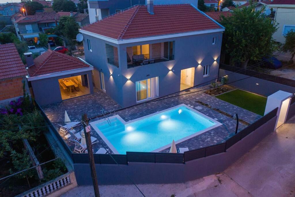 Villa photo 2