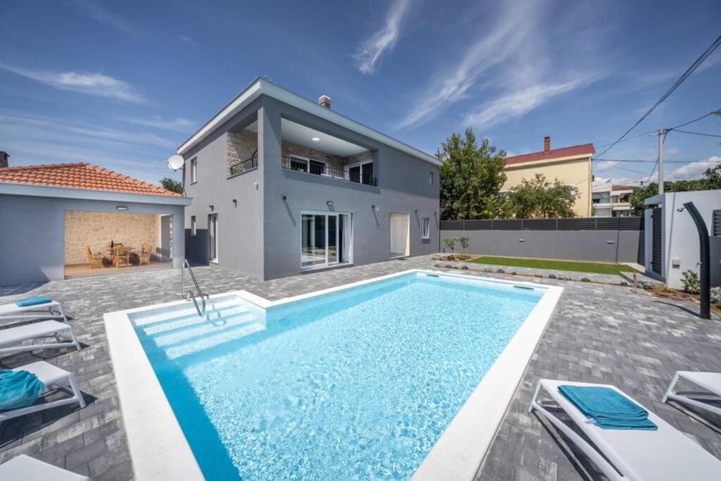 Villa photo 3