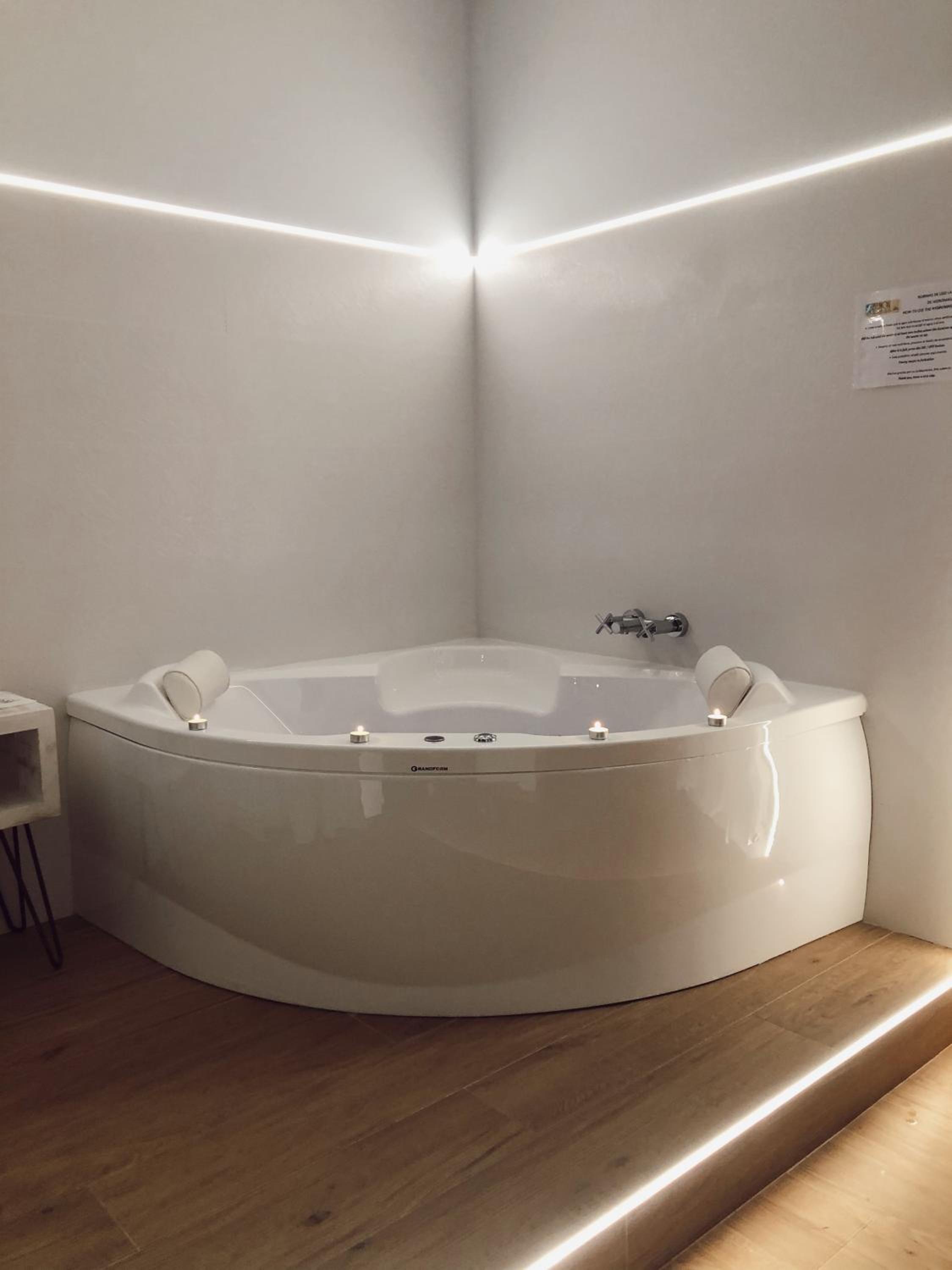 Queen Room with Spa Bath photo 2