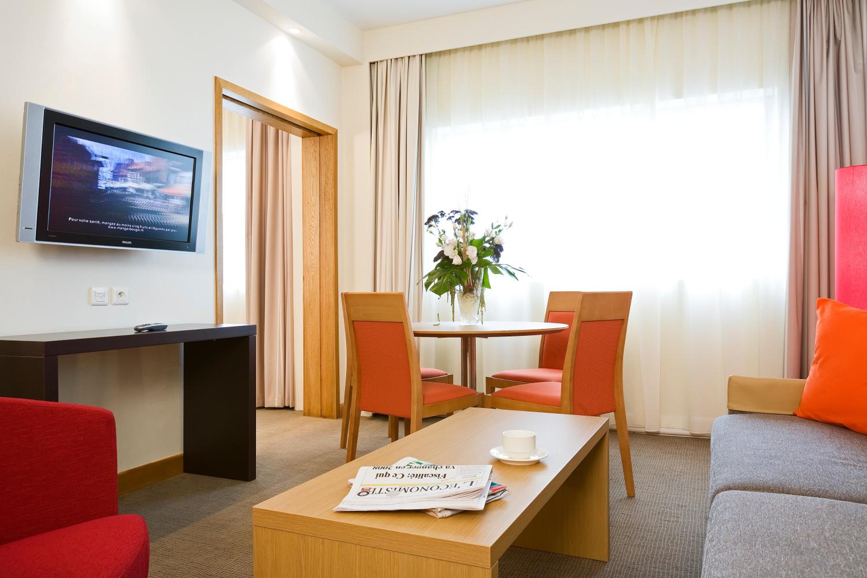 Junior Suite - 1 King-size bed and Sofa - Photo 1