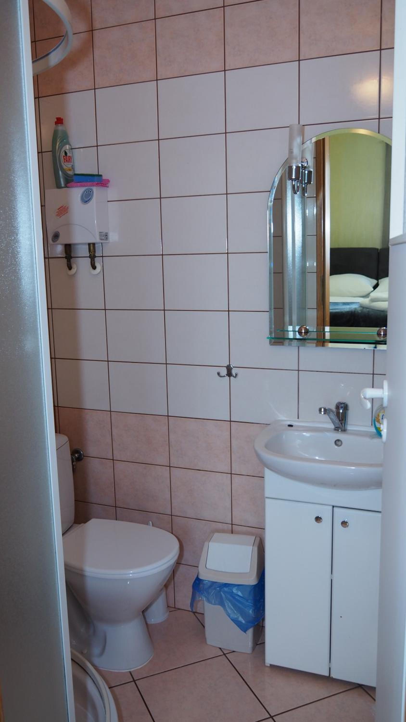 Budget Double Room - Photo 4