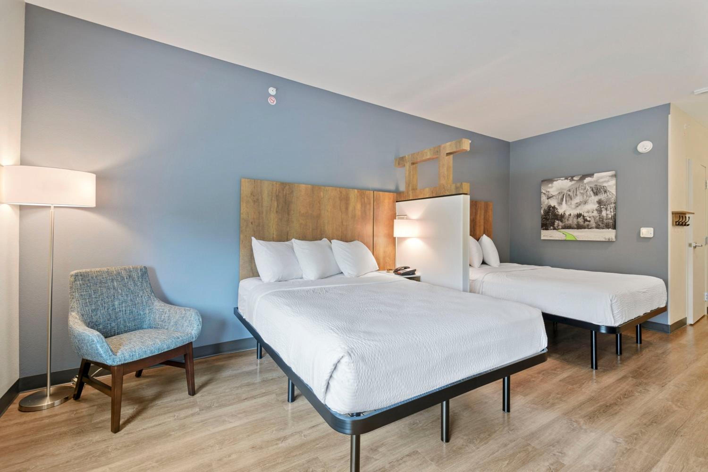 Ideal Studio with Two Queen Beds - Non-Smoking - Photo 3