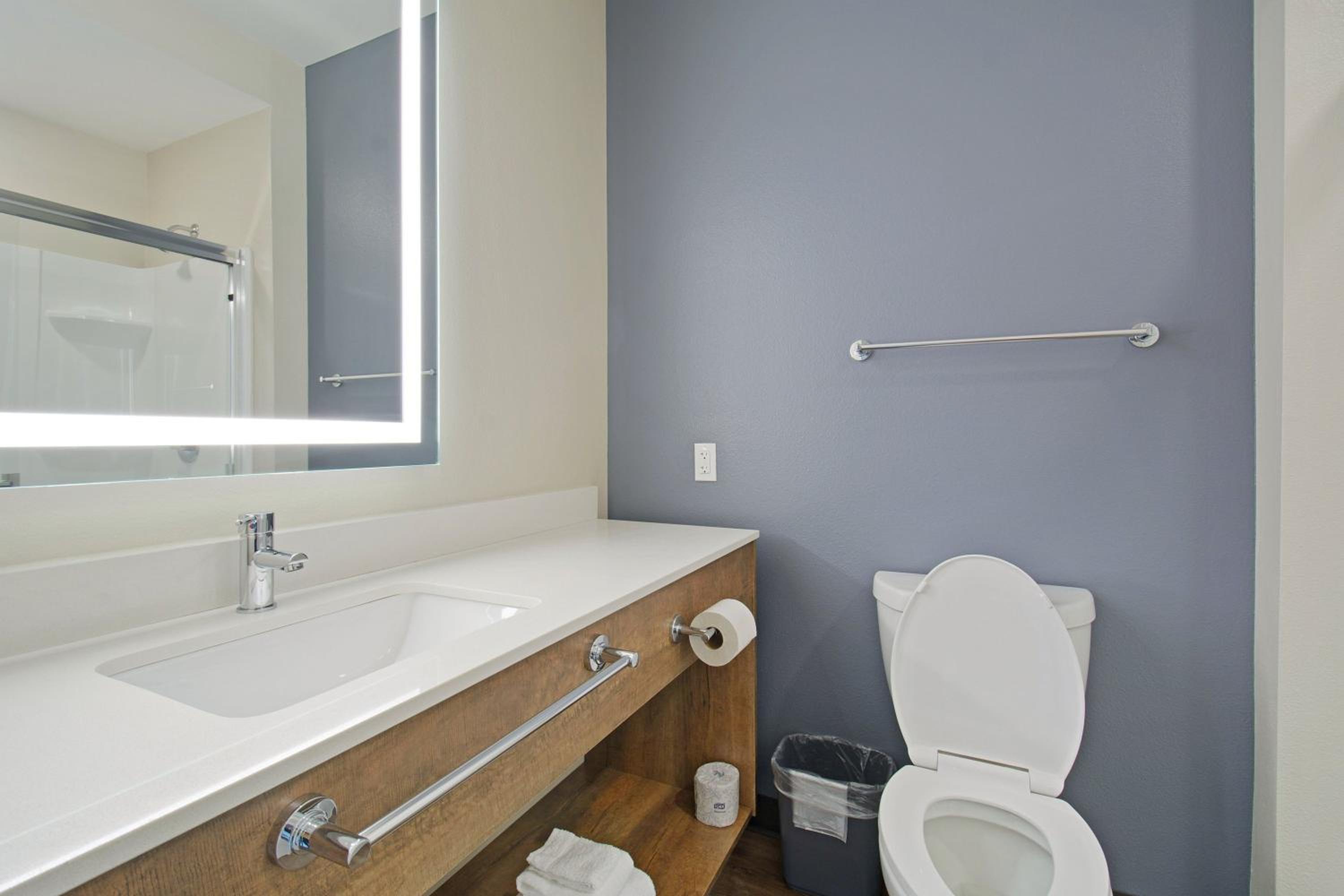 Standard Studio Queen Room - Non-Smoking - Photo 3