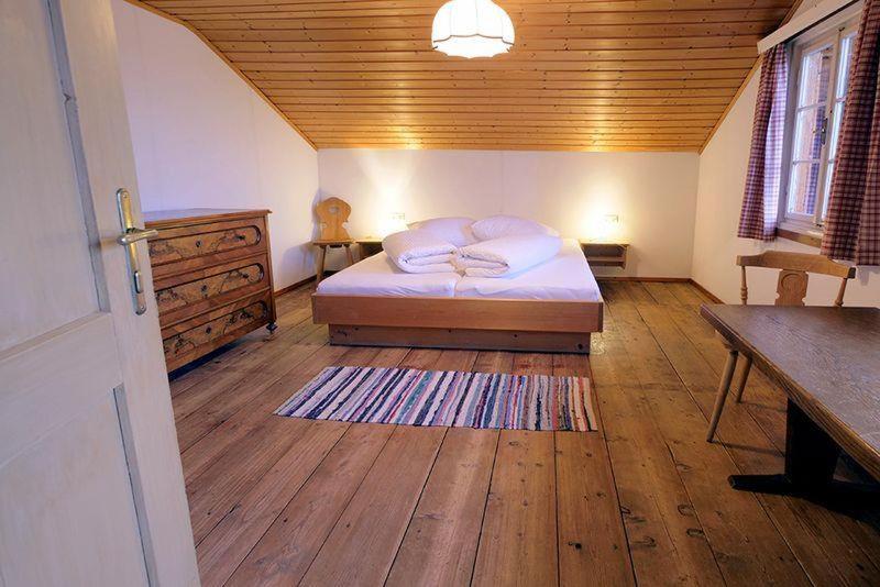 Five-Bedroom House photo 2